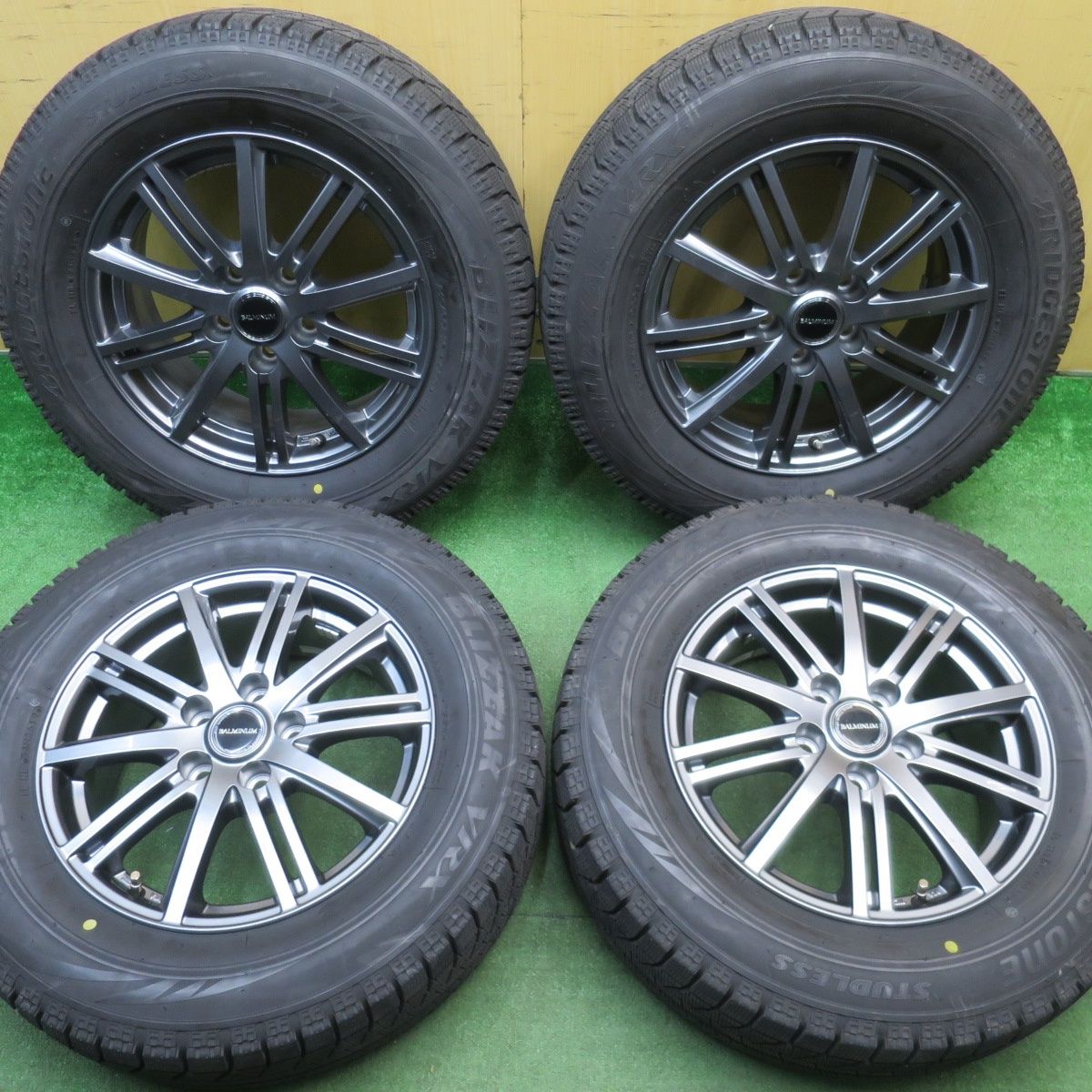 バリ溝！キレイ！ほぼ10分☆スタッドレス 215/65R16 ブリヂストン 