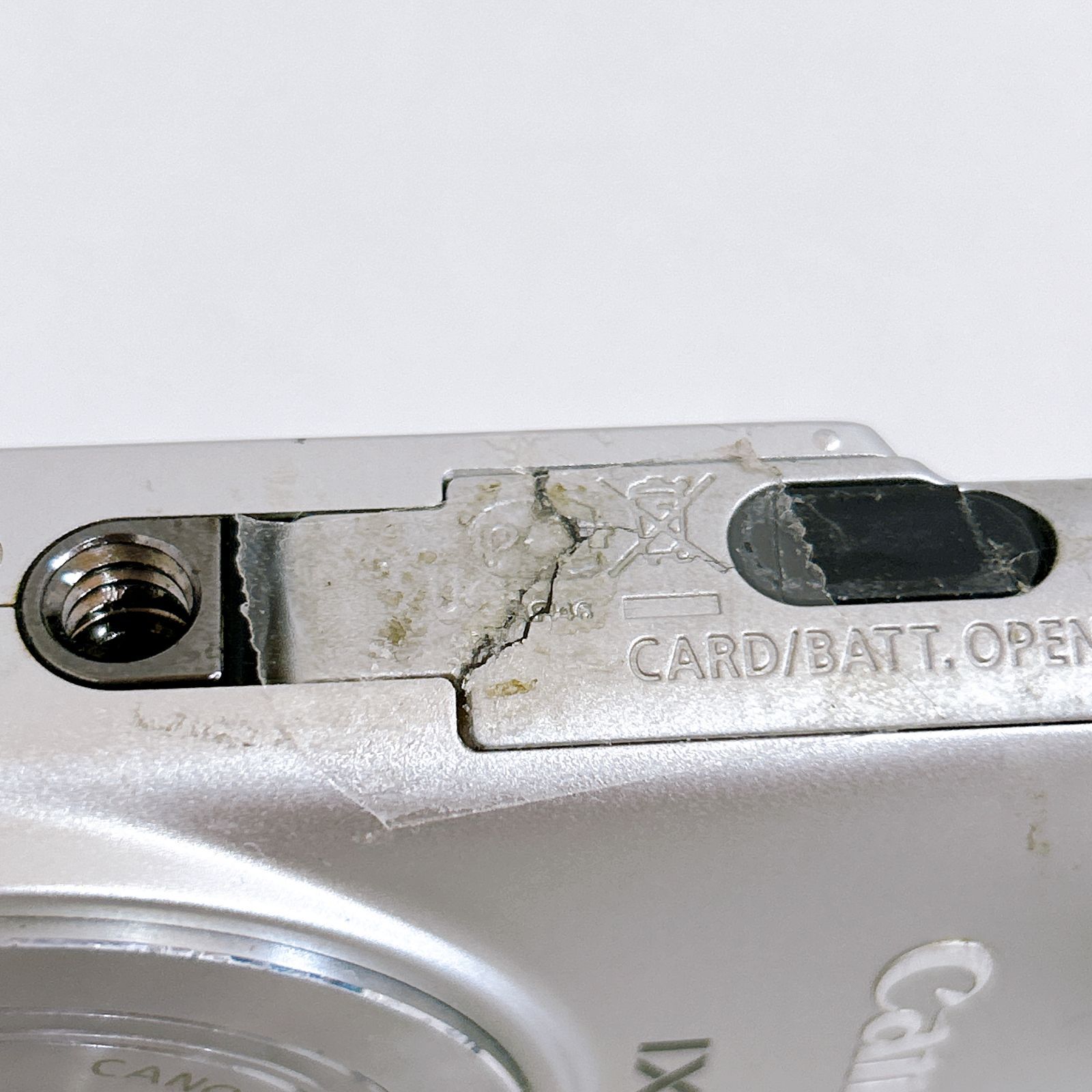 【ジャンク品】Canon IXY 610F シルバー Canon IXY 610F カメラ コンデジ シルバー ジャンク SDカードなし