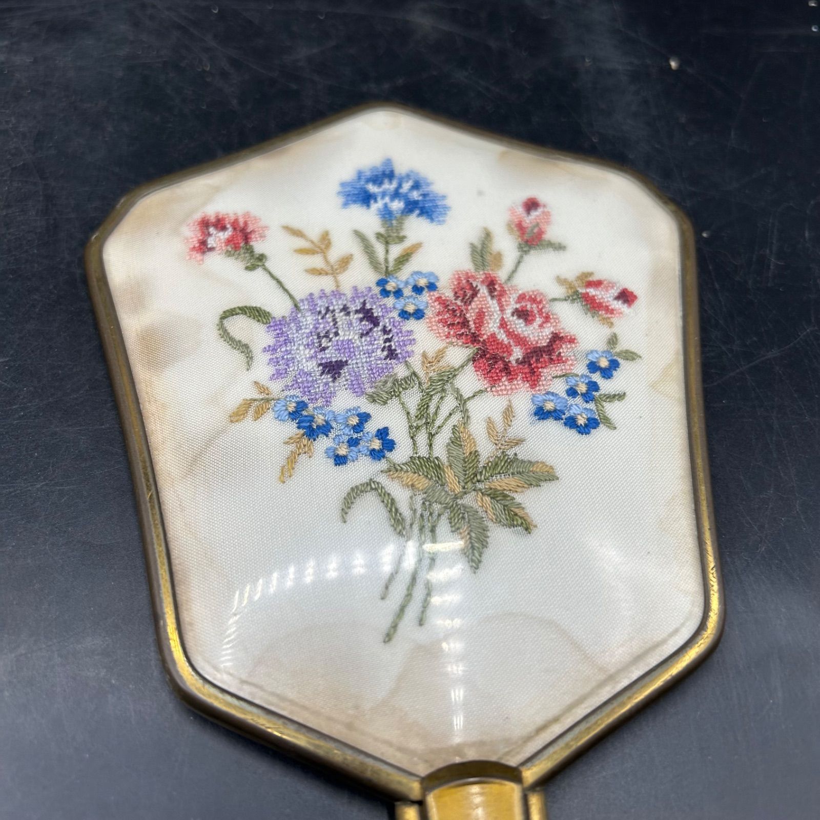 英国アンティーク 手鏡 ブラシ セット 刺繍 花柄 プチポワン ヴィンテージ 3点セット イギリスアンティーク プチポワン 手鏡 ブラシ ハンドミラー