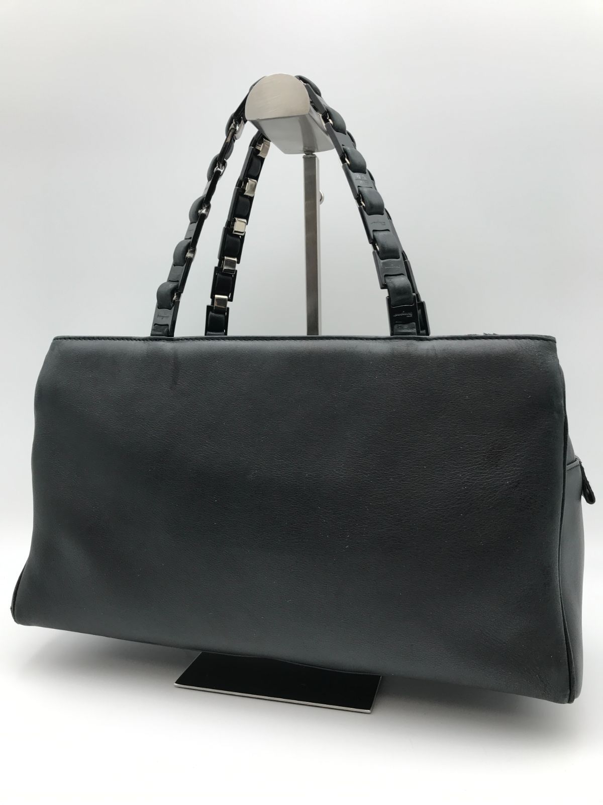 Salvatore Ferragamo　フェラガモ　トートバッグ　ヴァラチェーン　ブラック系　573