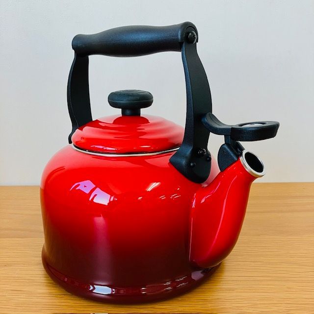 LE CREUSET ル・クルーゼ　ハローケトル　ホーロー　新品　レア　レッド LE CREUSET ル・クルーゼ ハローケトル ホーロー 新品 レア レッド LE