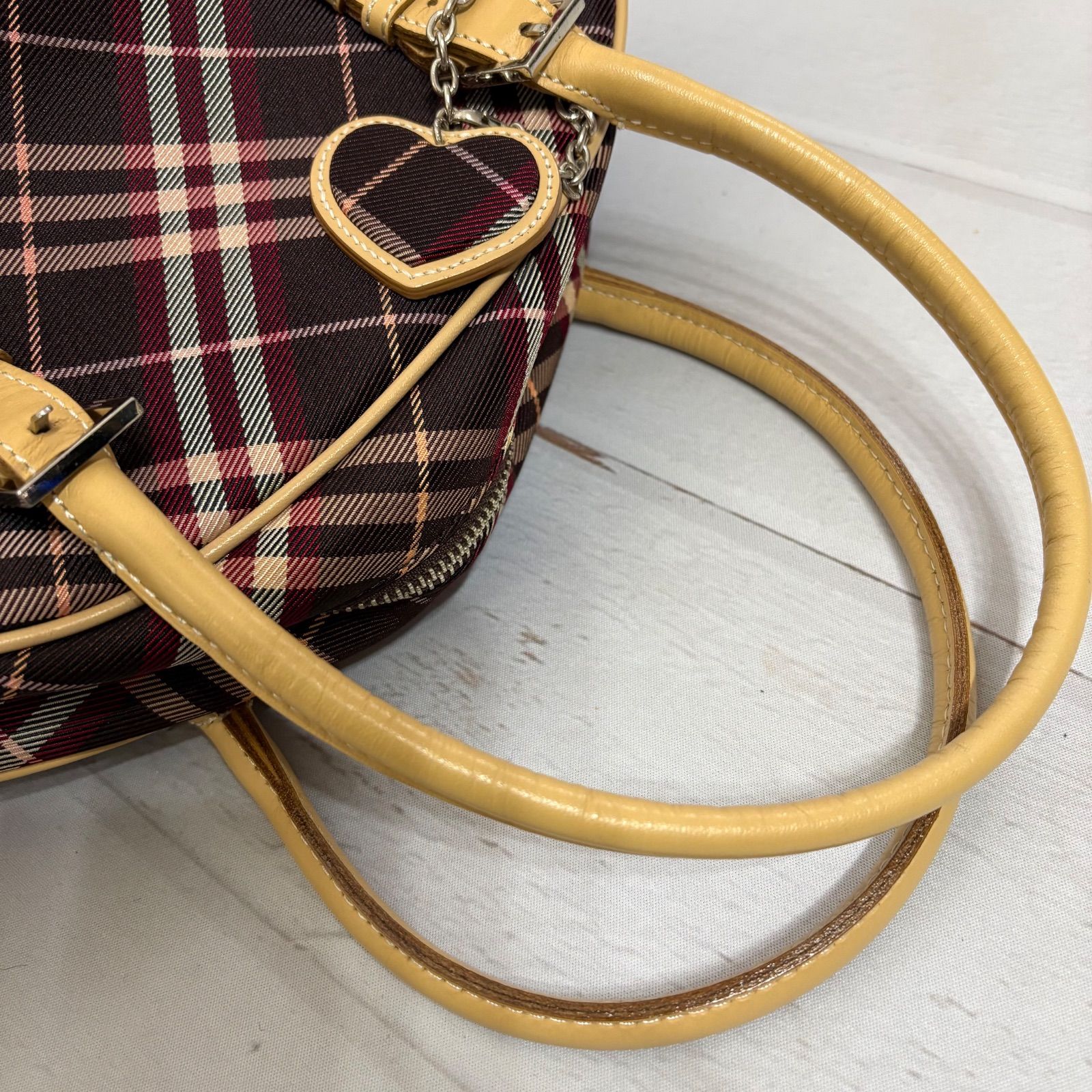 BURBERRY BLUE LABEL ショルダーバッグ ハートチャーム 極美品 BURBERRY BLUE LABEL ハートチャーム ミニボストン