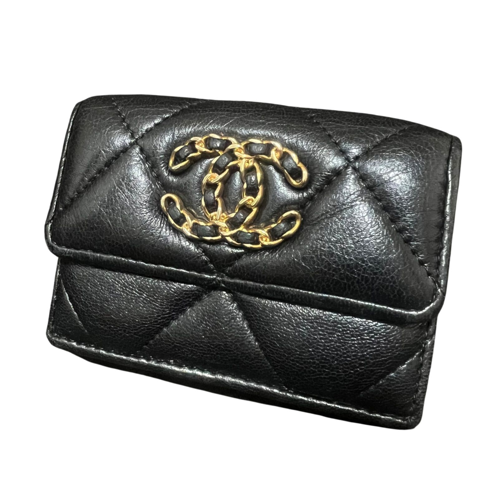 CHANEL シャネル 19 ディズヌフ マトラッセ 三つ折り財布 ミニ財布 黒