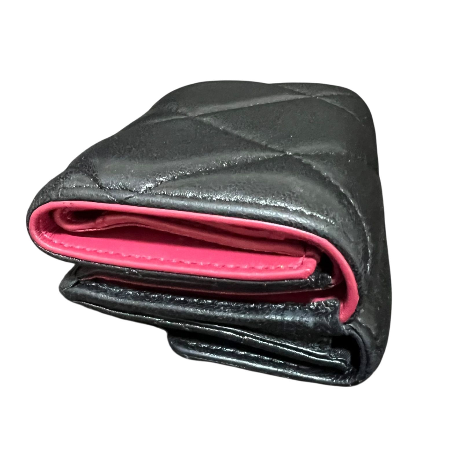 CHANEL シャネル 19 ディズヌフ マトラッセ 三つ折り財布 ミニ財布 黒 CHANEL シャネル 19 ディズヌフ マトラッセ 三つ折り財布 ミニ財布 黒