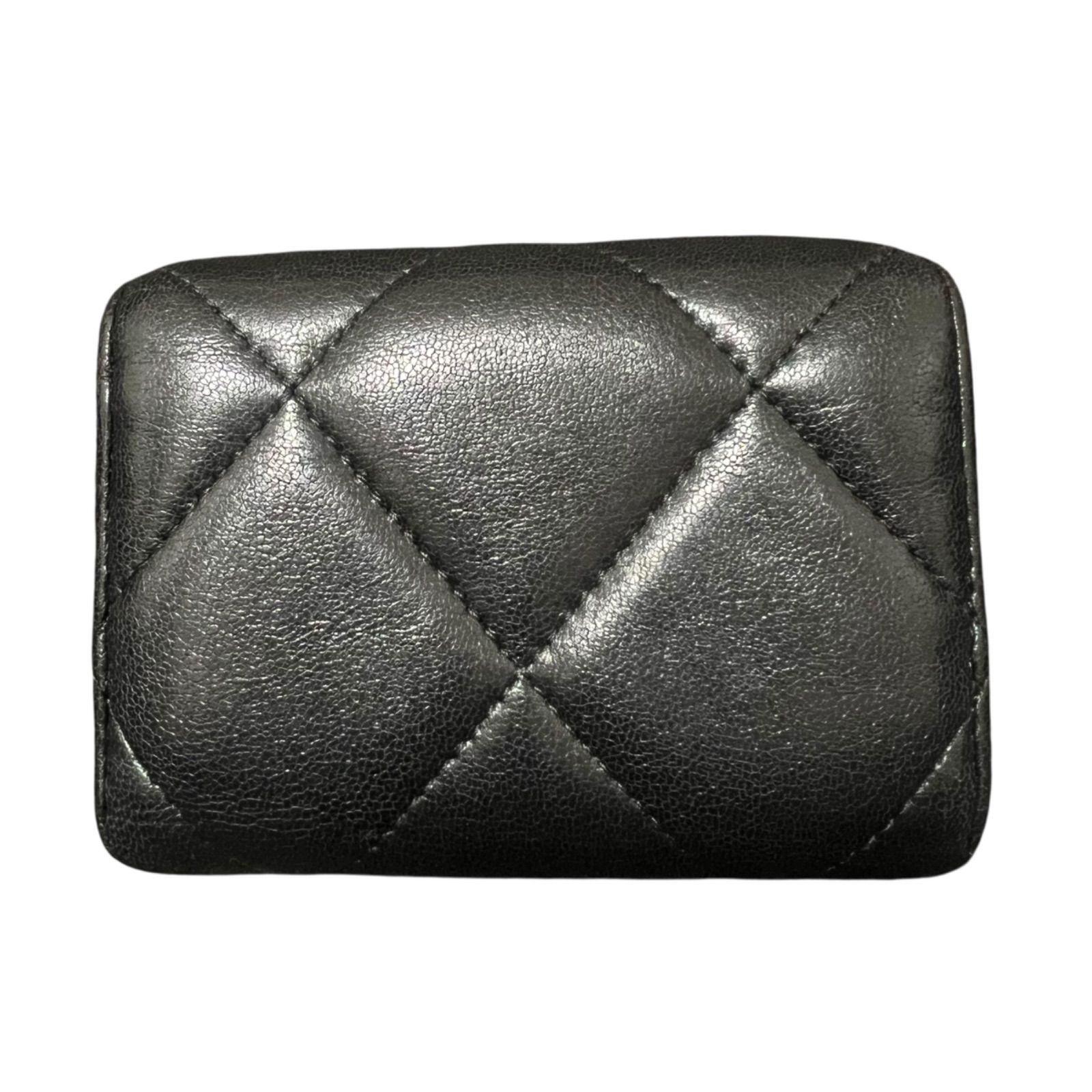 CHANEL シャネル 19 ディズヌフ マトラッセ 三つ折り財布 ミニ財布 黒
