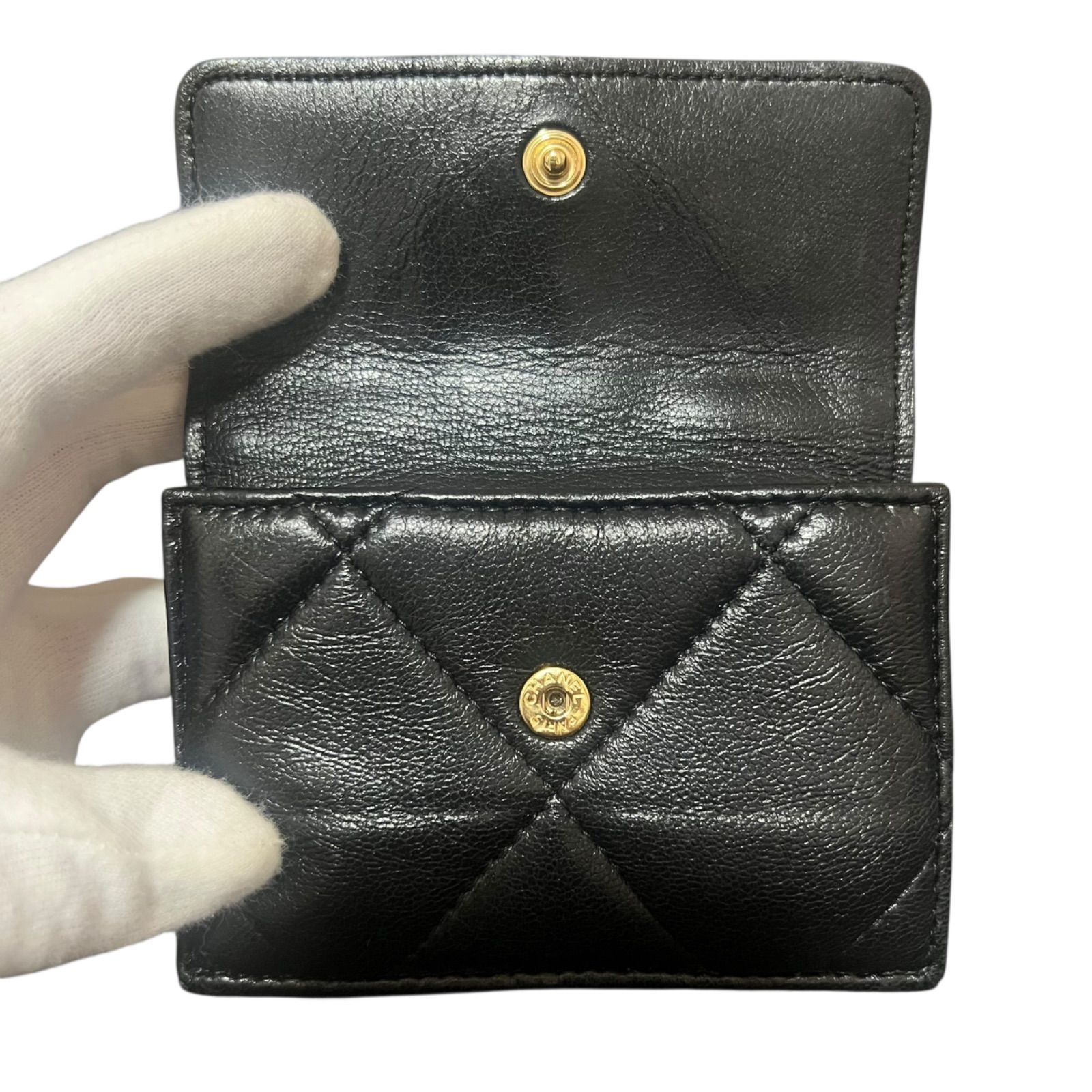 CHANEL シャネル 19 ディズヌフ マトラッセ 三つ折り財布 ミニ財布 黒