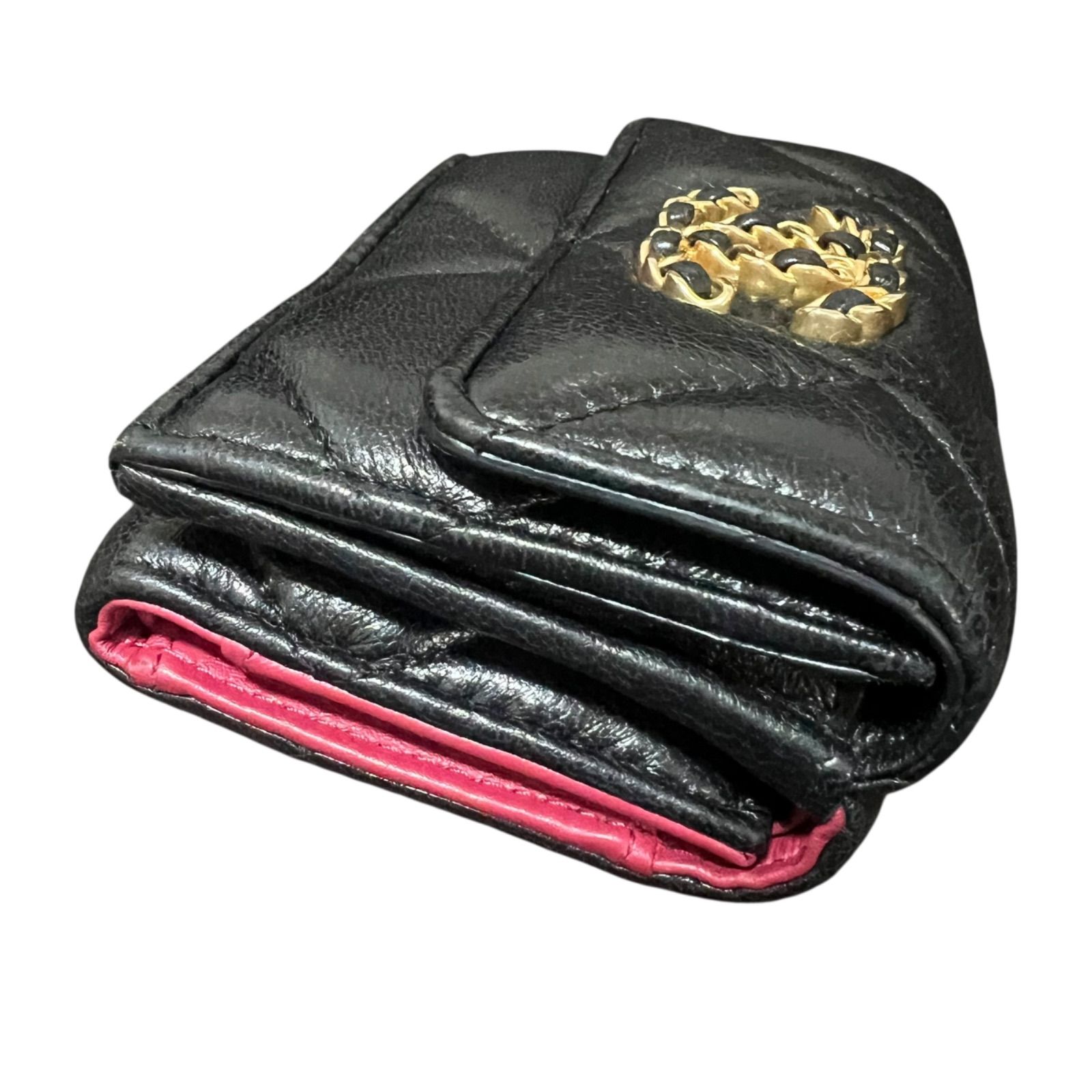 CHANEL シャネル 19 三つ折り財布 ブラック ピンク CHANEL シャネル 19 ディズヌフ マトラッセ 三つ折り財布 ミニ財布 黒