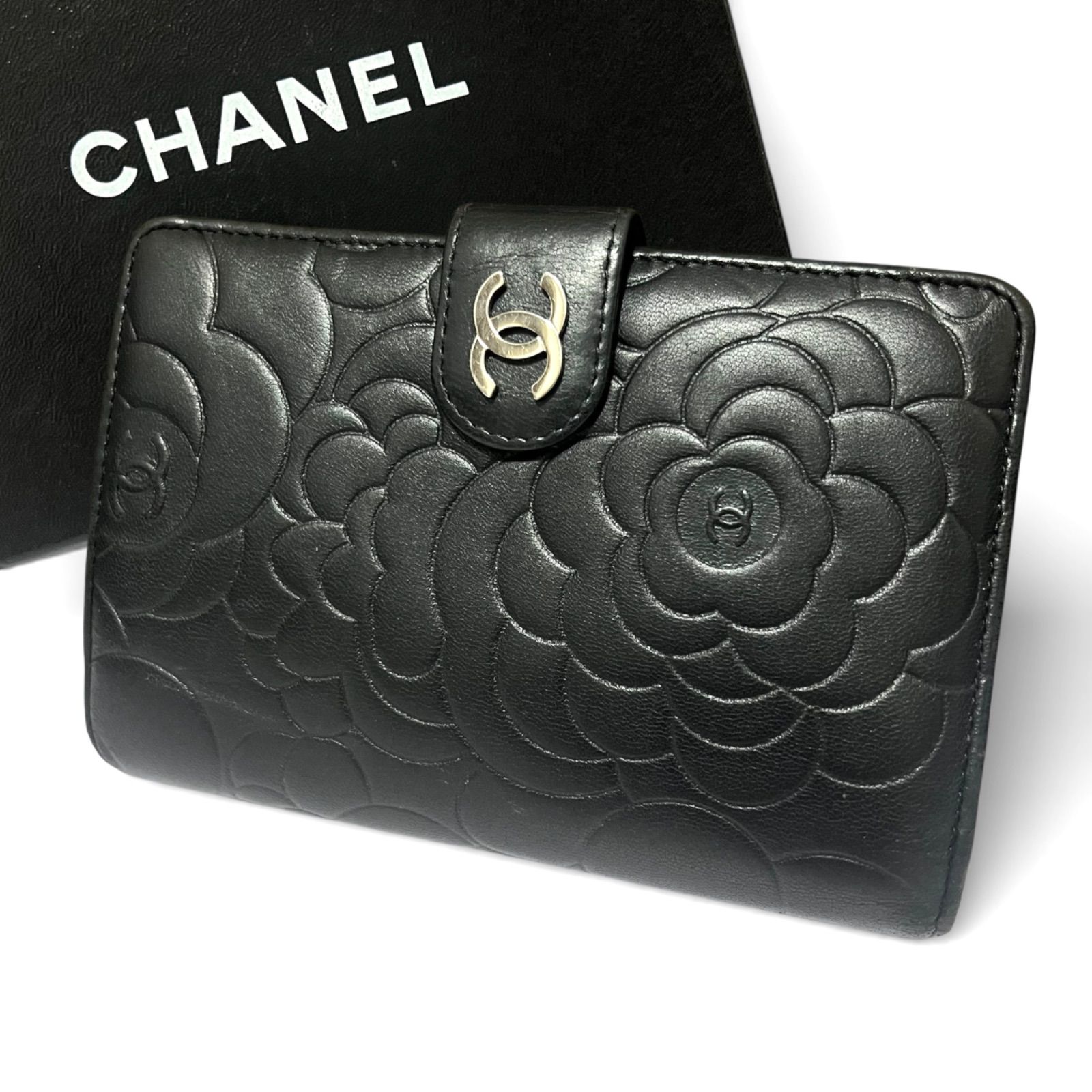 CHANEL シャネル ラムスキン カメリア エンボス 二つ折り財布 