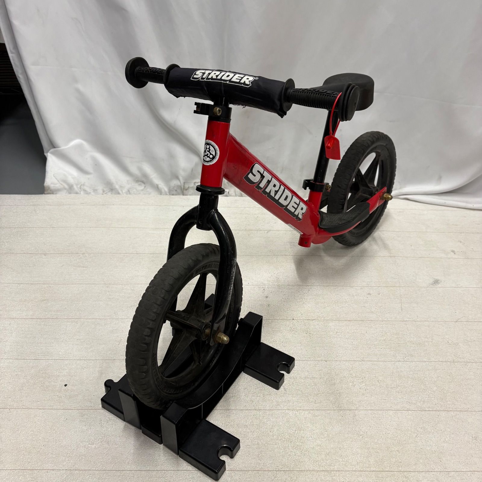 STRIDER ストライダー スポーツ 12インチ レッド スタンド付き