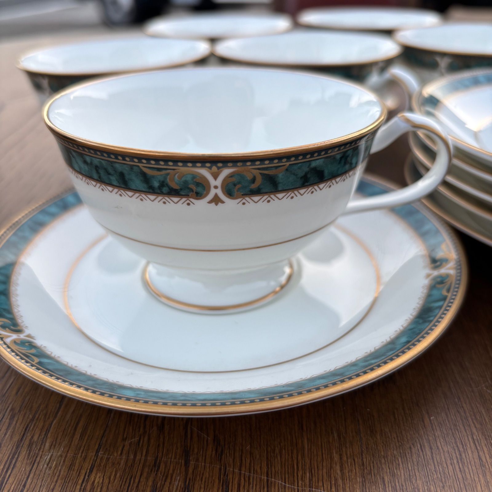 ノリタケ ボーンチャイナ カップ＆ソーサー 6客セット 金彩 エメラルド