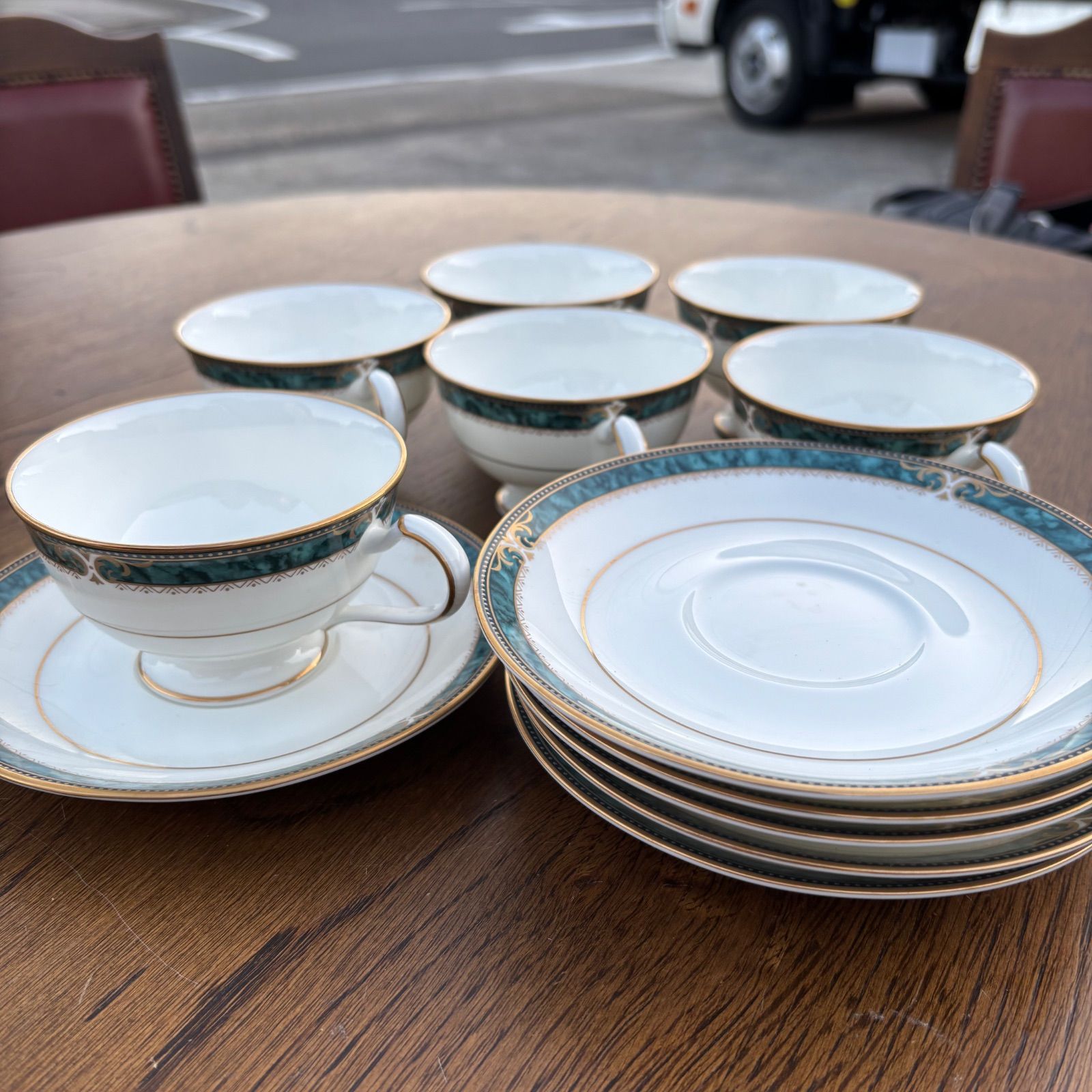 ノリタケ ボーンチャイナ カップ＆ソーサー 6客セット 金彩 エメラルド