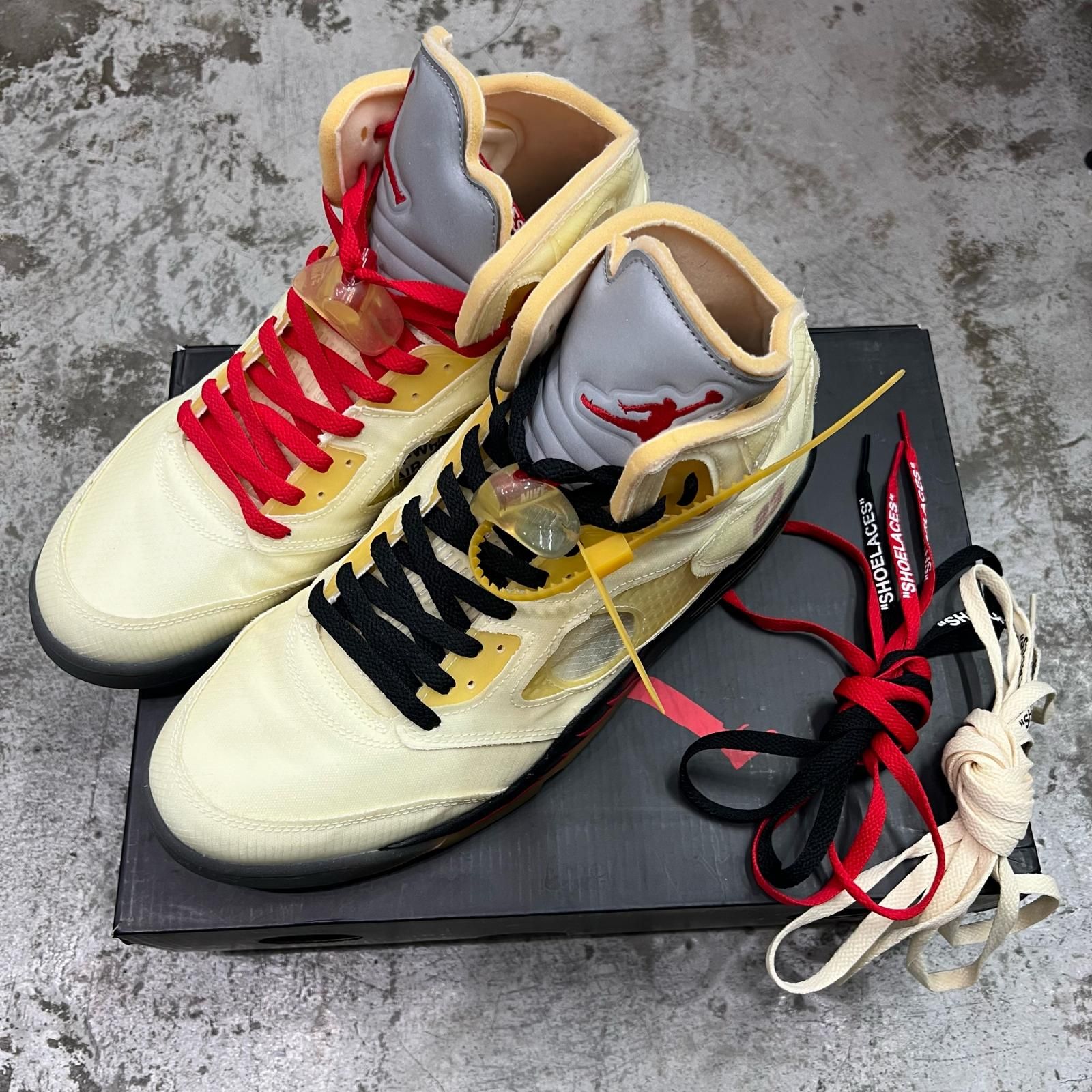 NIKE × OFF-WHITE Air Jordan 5 