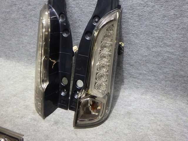 即納！本州送料無料！代引不可 スズキ スペーシア MK32S スペーシアカスタム　テール　4点　フィニッシャー　MK32S　MK42S　220-59295　35670-81M11　スズキ　LED球切れ無し　260220035