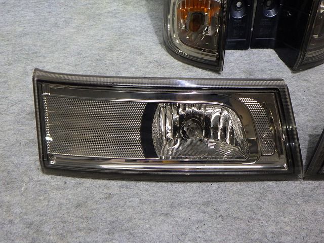 即納！本州送料無料！代引不可 スズキ スペーシア MK32S スペーシアカスタム　テール　4点　フィニッシャー　MK32S　MK42S　220-59295　35670-81M11　スズキ　LED球切れ無し　260220035