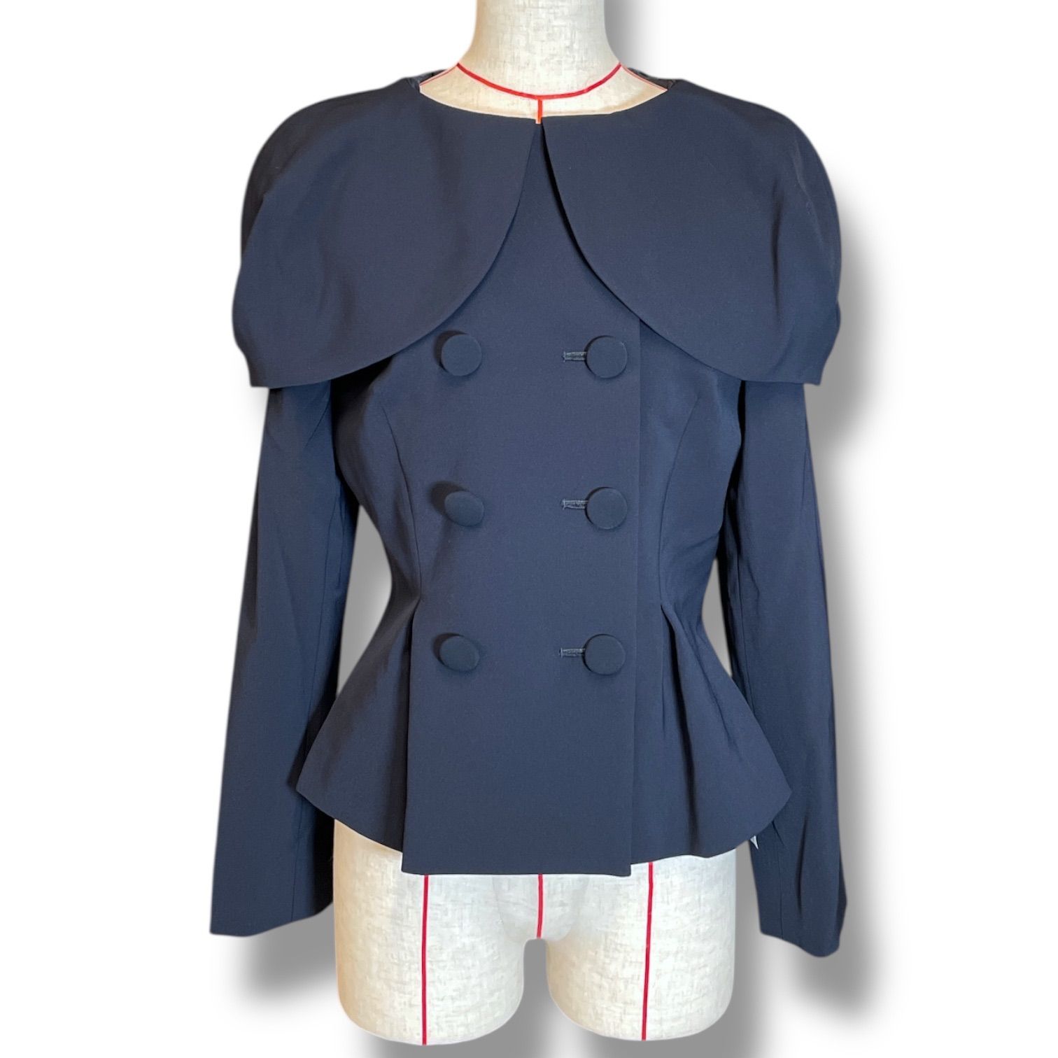 新品 未使用 タグ付き SEVEN TEN セブンテン ケープ風ダブルボタン 