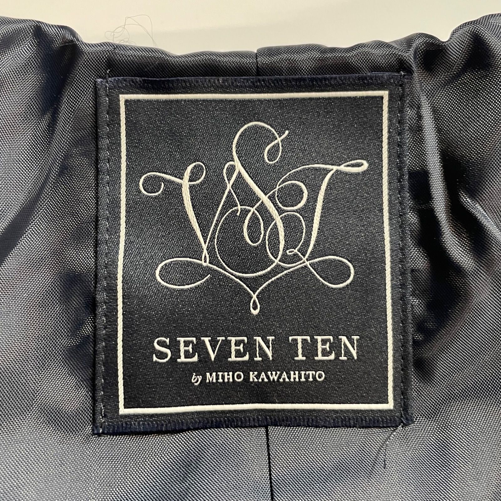 新品 未使用 タグ付き SEVEN TEN セブンテン ケープ風ダブルボタン 