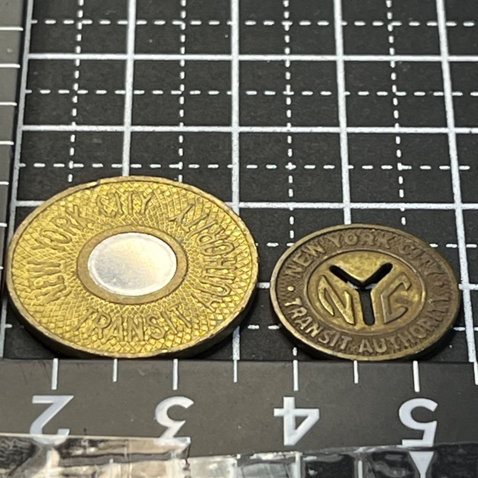 NYC地下鉄トークン2枚セット】NEW YORK CITY TRANSIT AUTHORITY／旧型