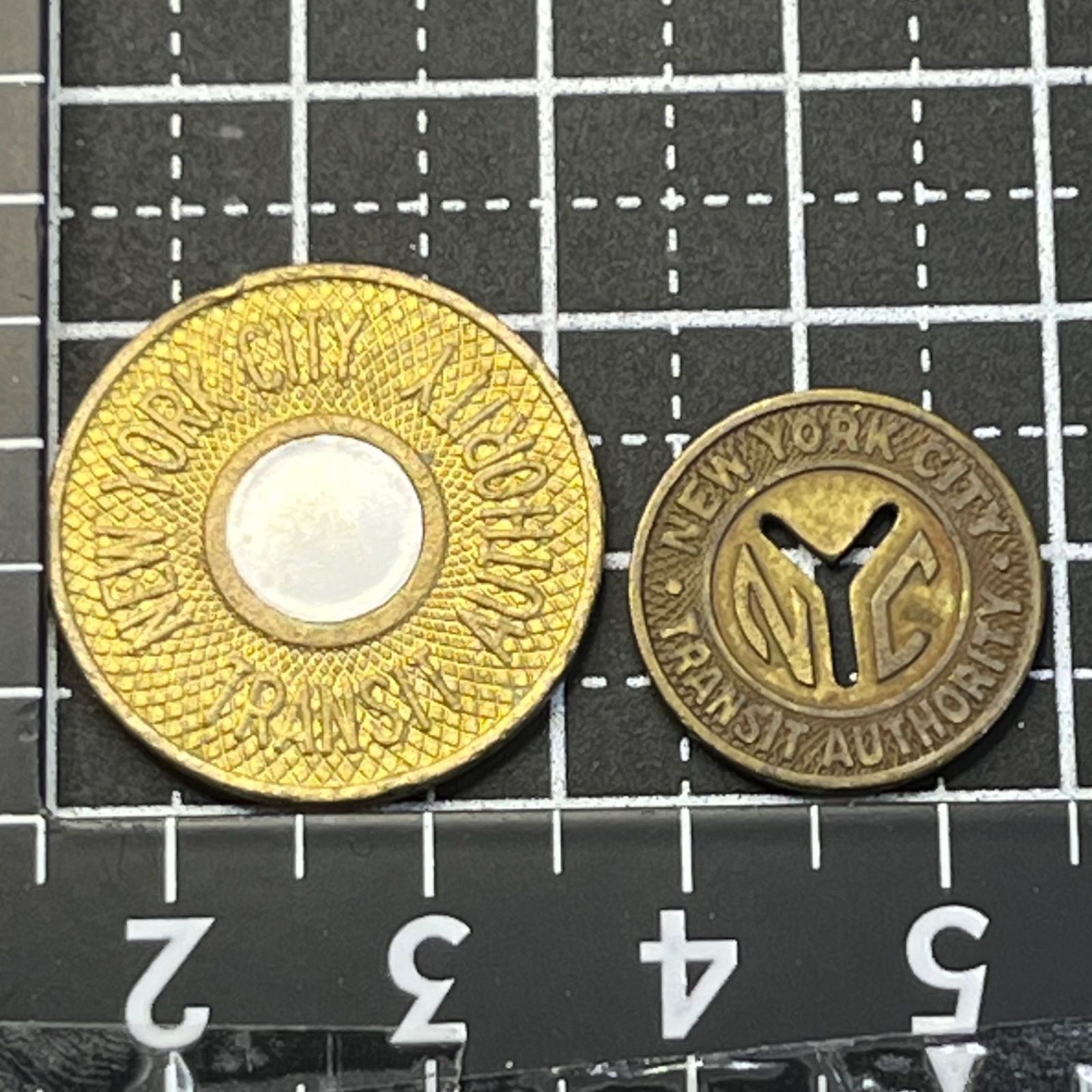 NYC地下鉄トークン2枚セット】NEW YORK CITY TRANSIT AUTHORITY／旧型