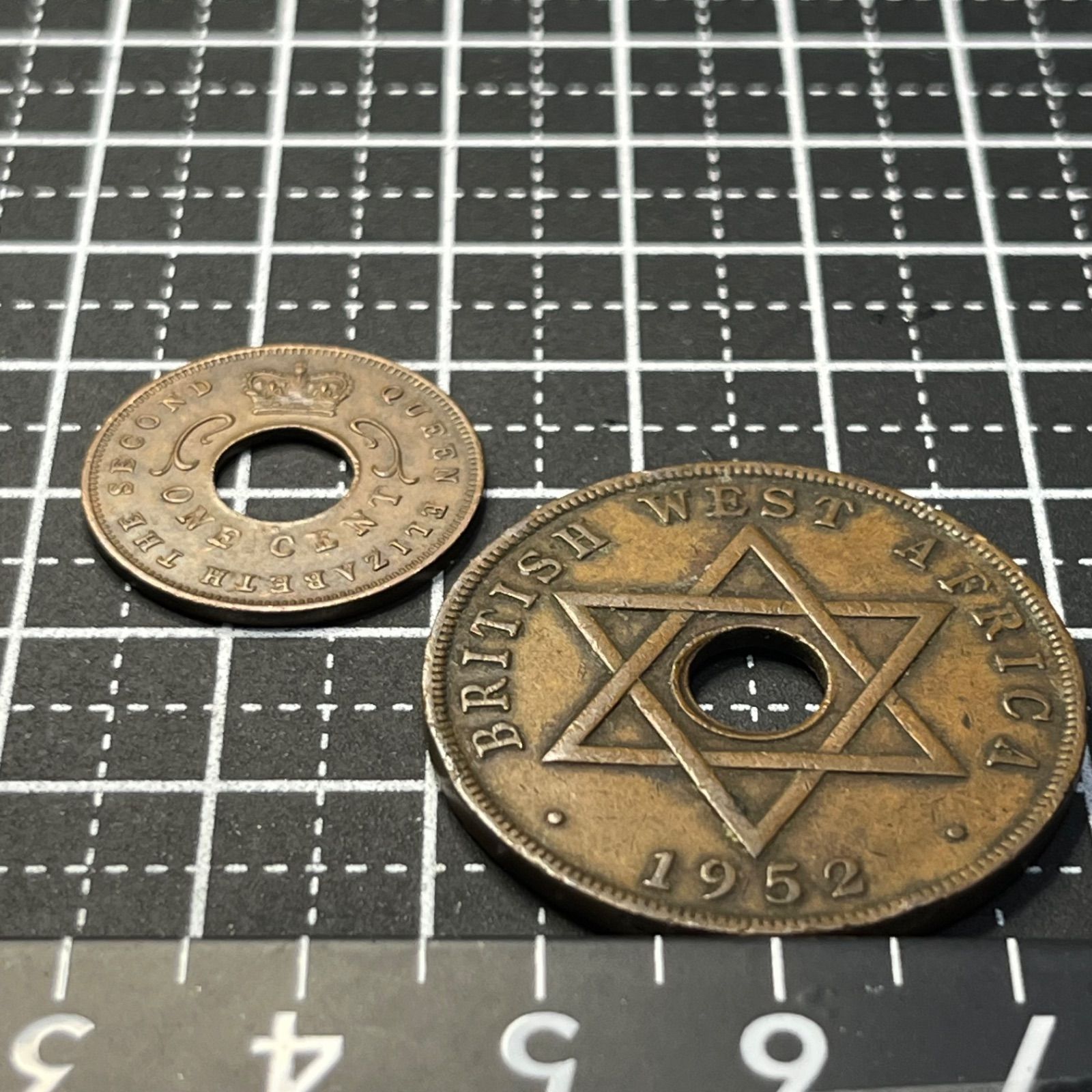 英領西アフリカ穴あき2種】1952年1ペニー＆ナイジェリア1/2ペニー
