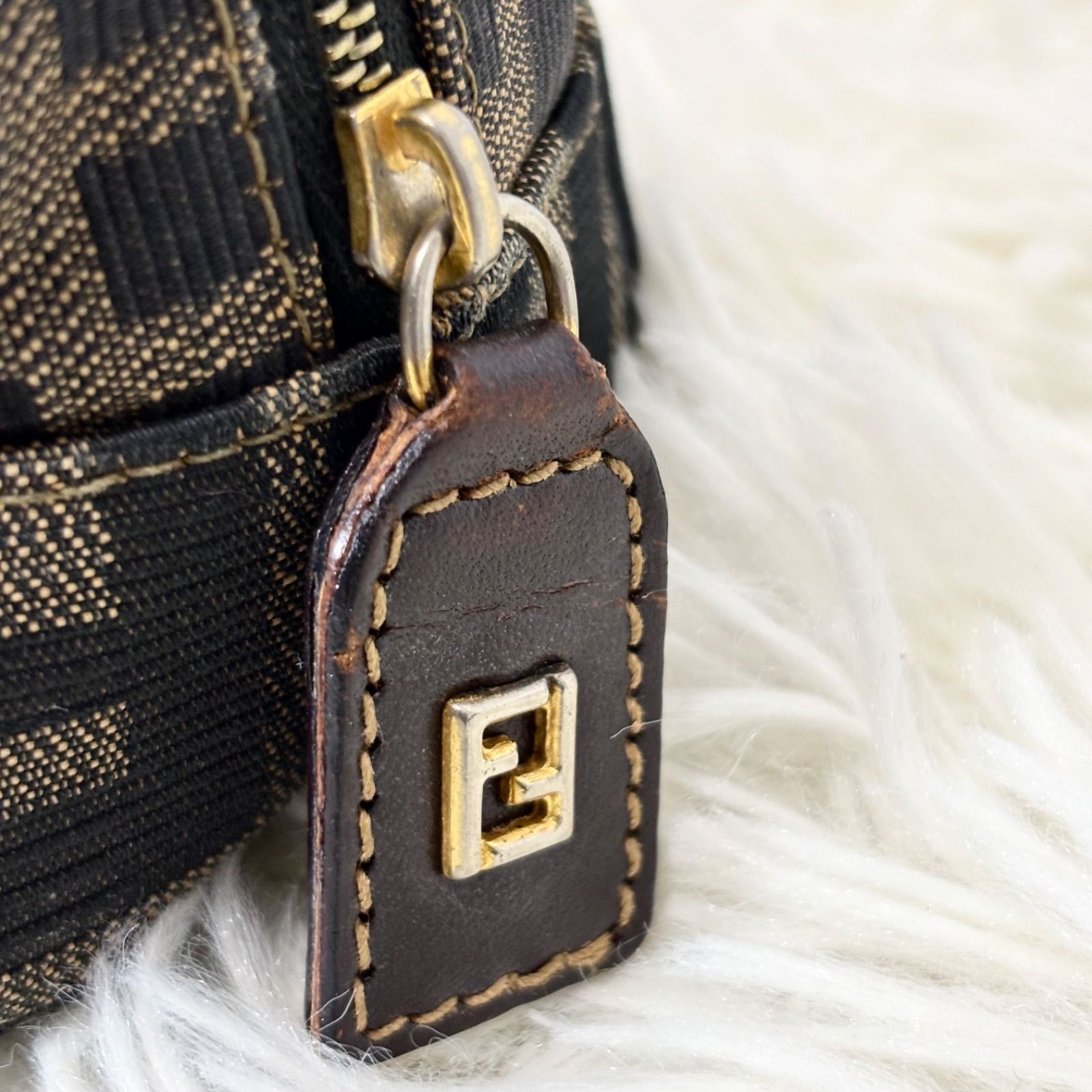 ヴィンテージ✨FENDI フェンディ ズッカ柄 ポーチ アクセサリーポーチ 