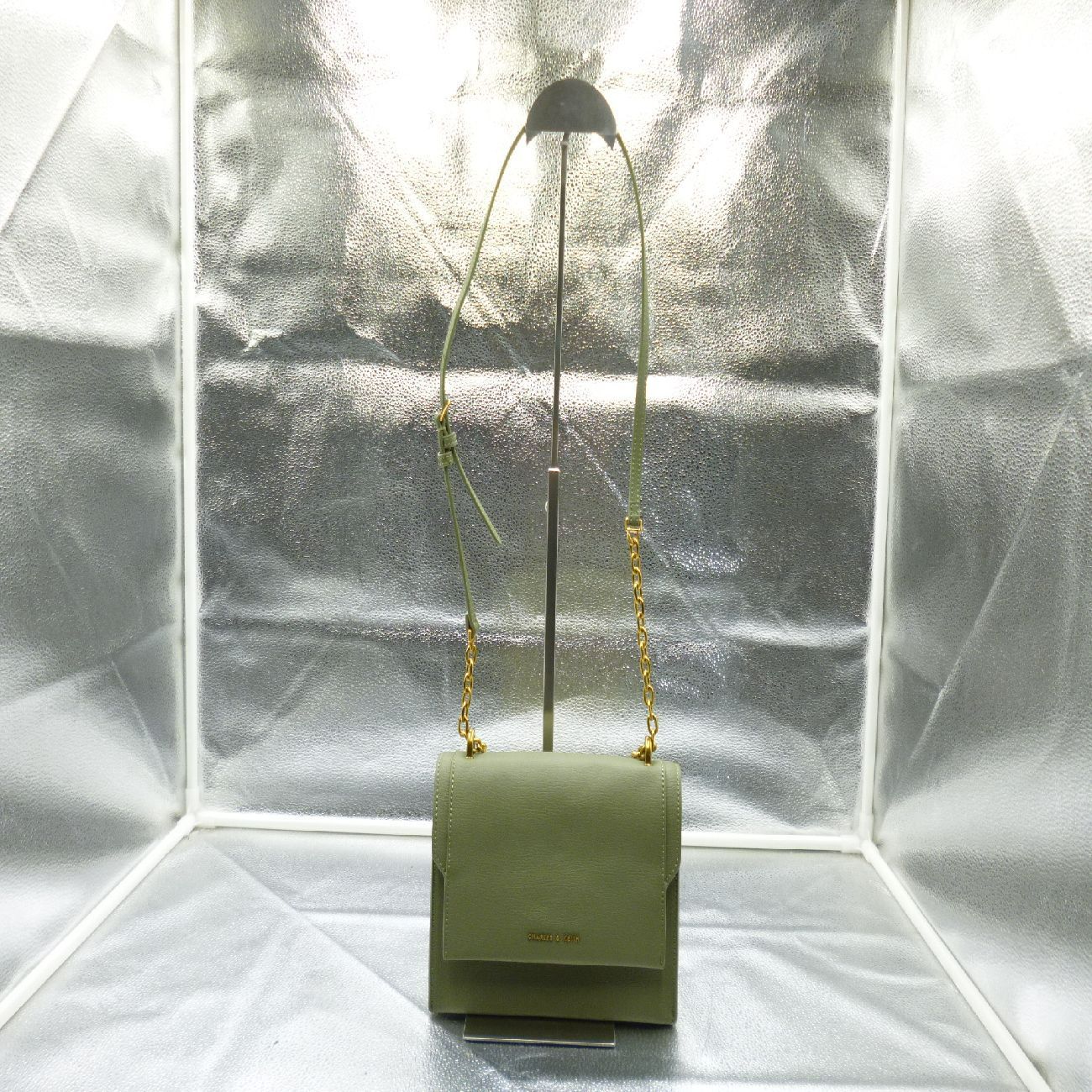 美品 CHARLES＆KEITH ショルダーバッグ チェーンハンドルクロスボディ 