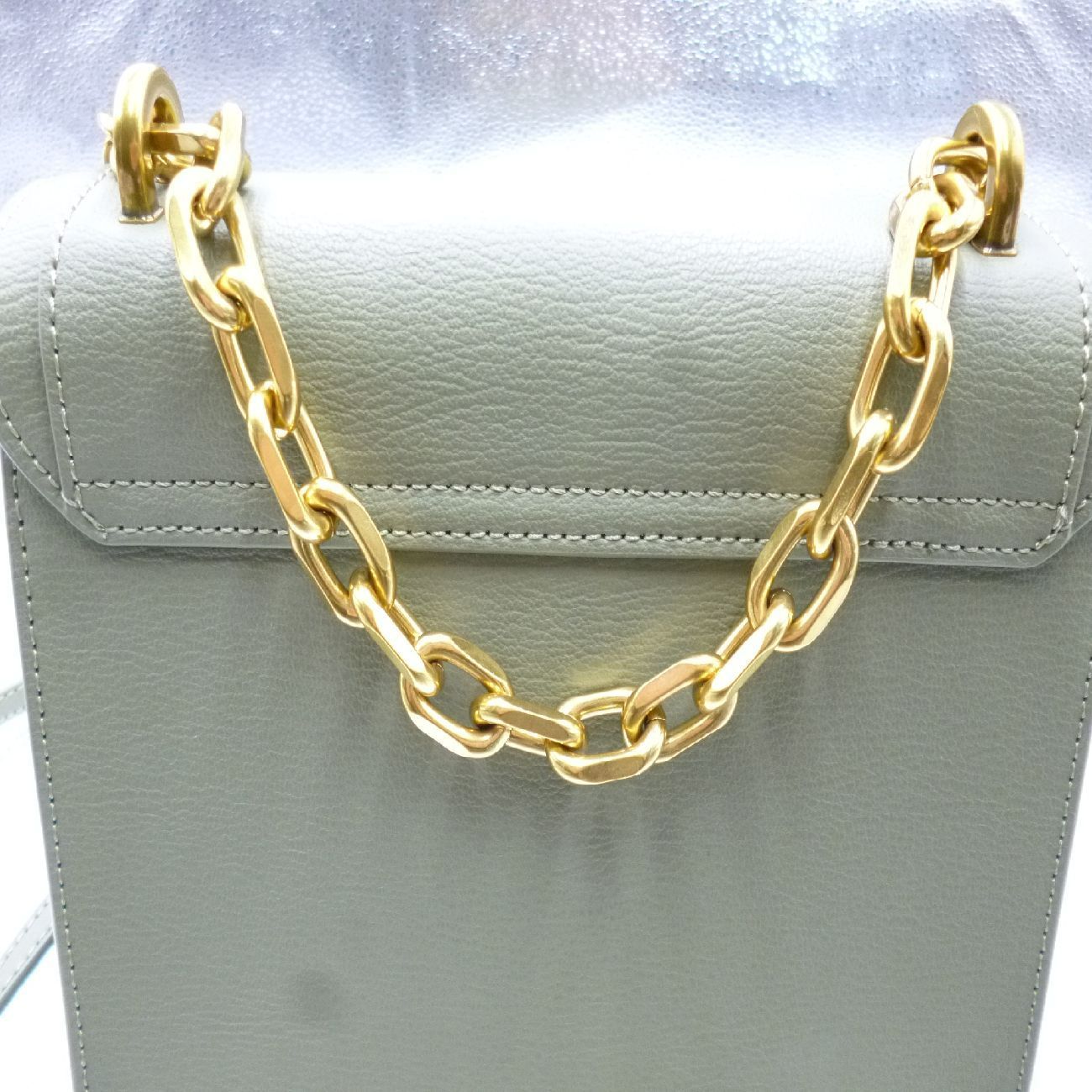 美品 CHARLES＆KEITH ショルダーバッグ チェーンハンドルクロスボディ 