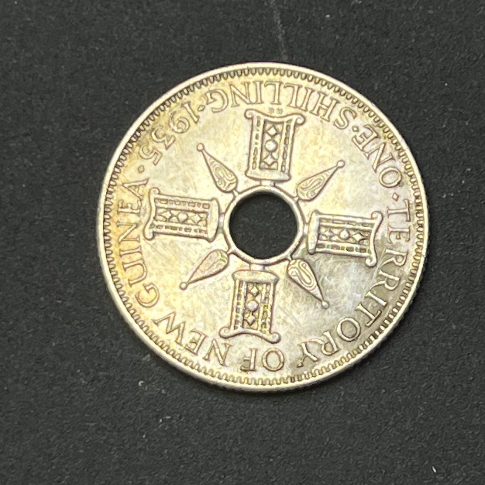 希少穴あき銀貨】1935年 ニューギニア 1シリング 0.925銀 スターリング