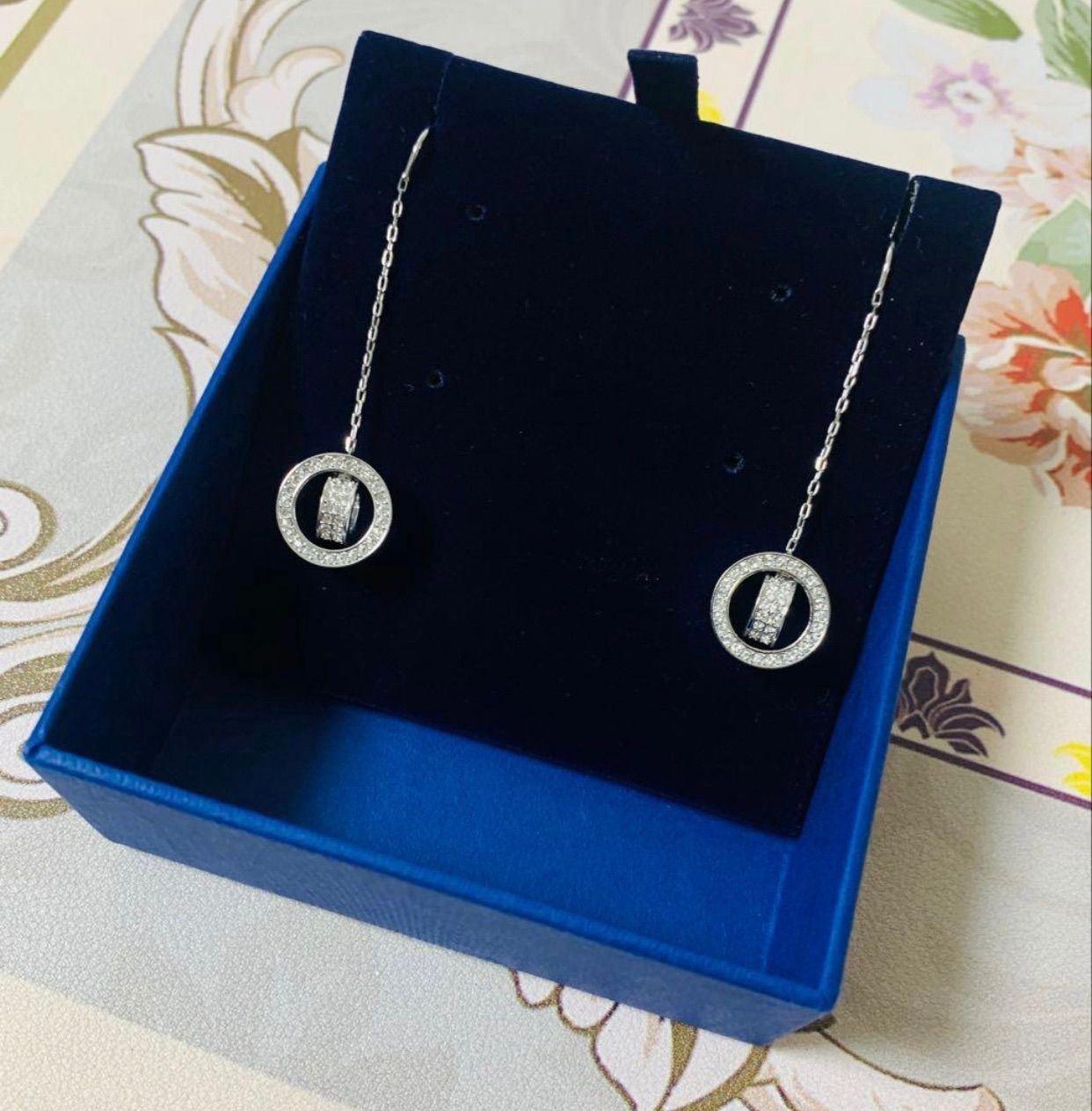 ほぼ新品 スワロフスキー Swarovski Hollow ドロップピアス - メルカリ