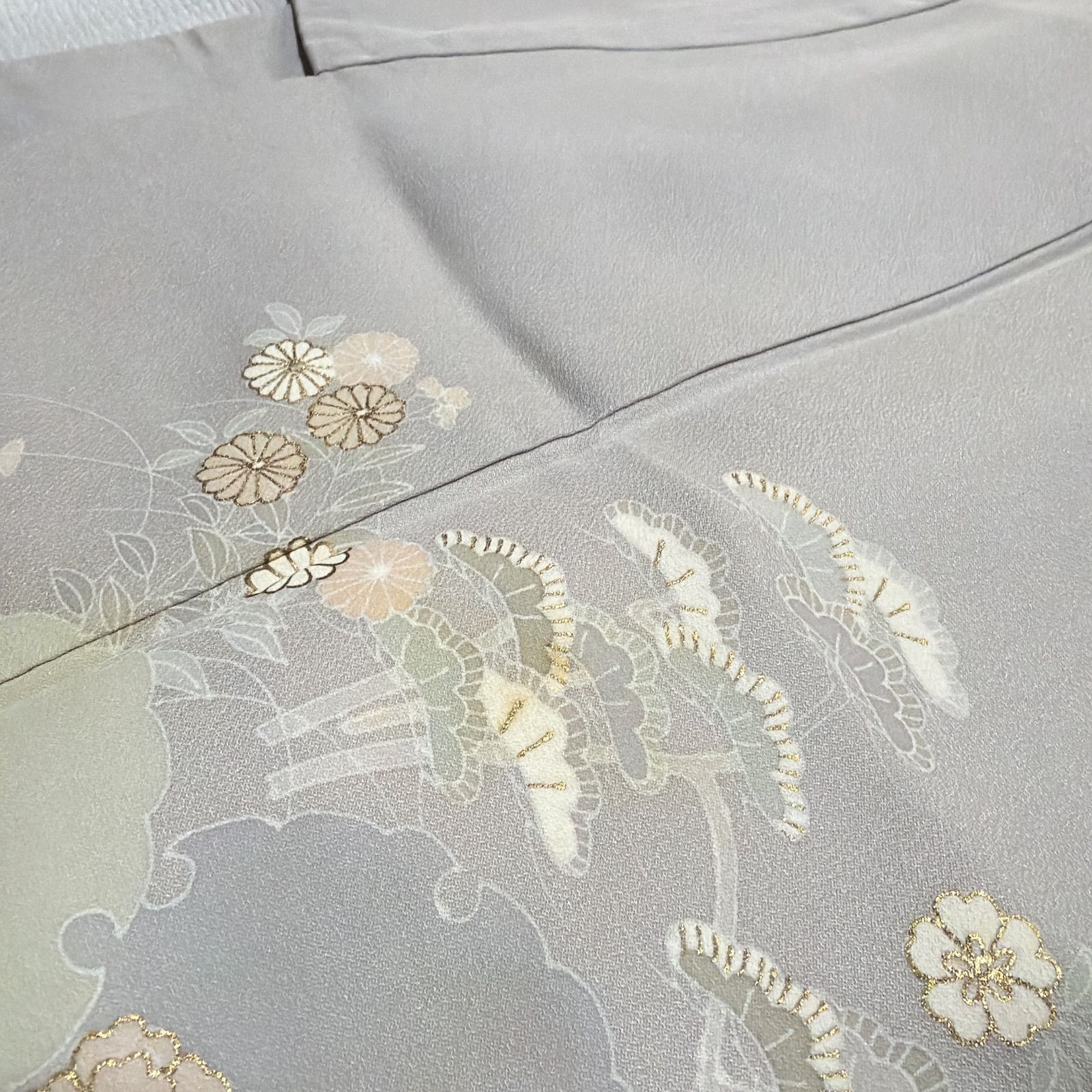 訪問着 金駒刺繍 グレー 縮緬 正絹 上品 千總 訪問着 正絹 フルセット 金駒刺繍 薄グレー - メルカリ