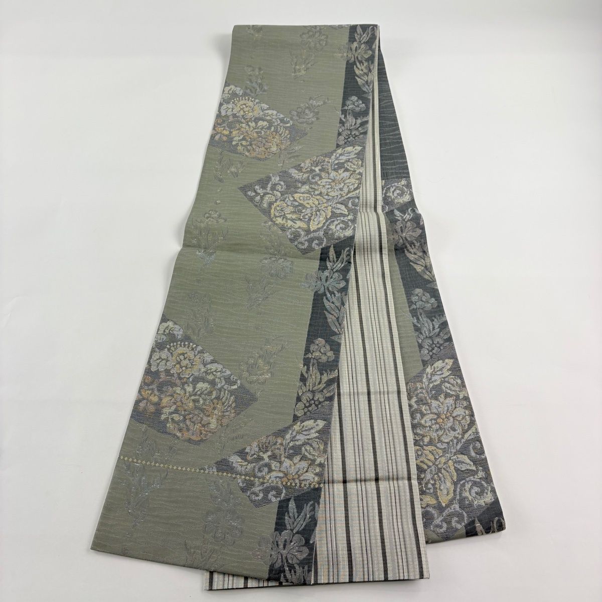 美品】 袋帯 逸品 となみ織物 落款 人間国宝 平田郷陽の世界 草花 箔 