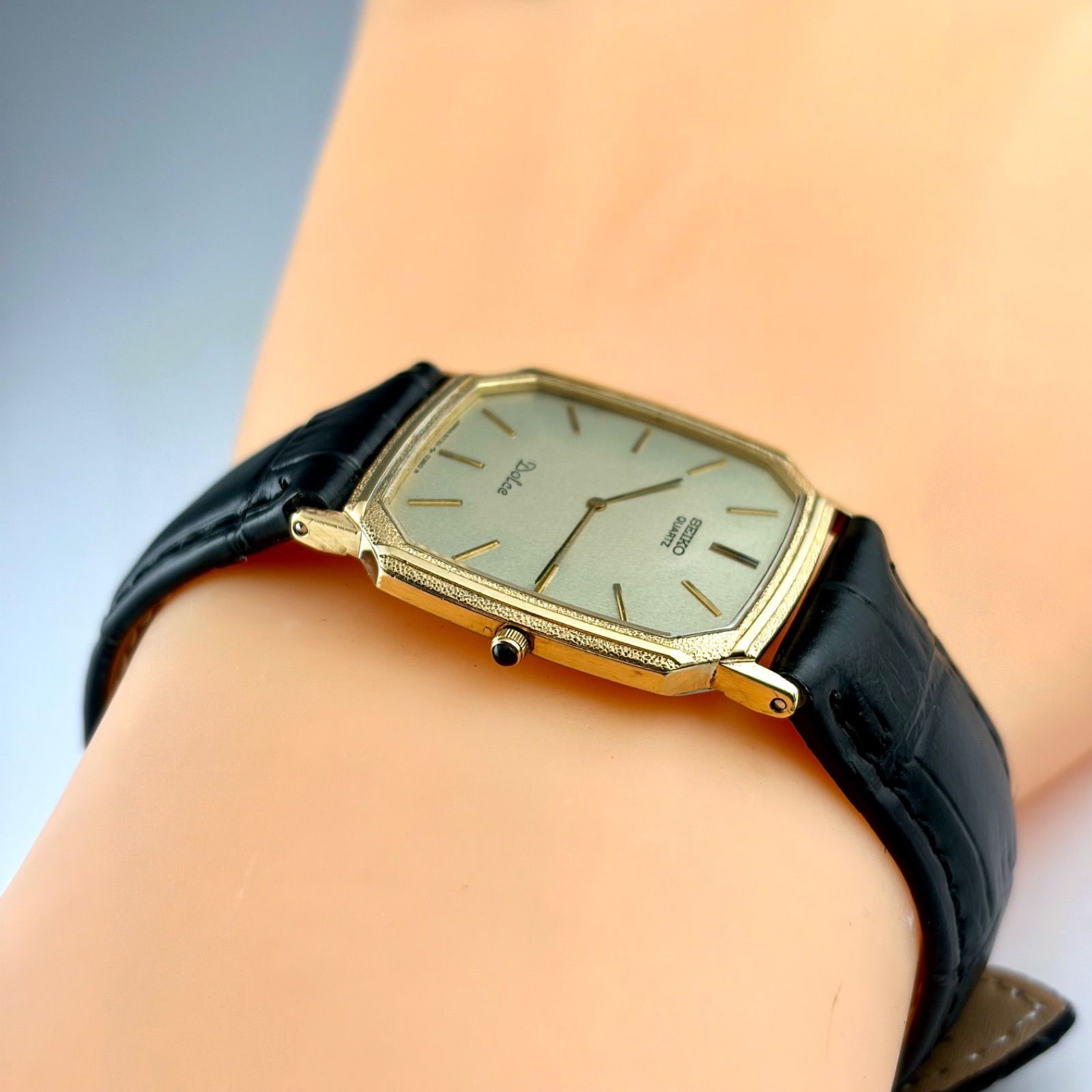 SEIKO tank ドルチェ 6730 槌目ベゼル スクエア 超薄型 稼働品 亀戸精工舎製] SEIKO DOLCE 6730-5190 SGP30 金メッキ 槌目ベゼル