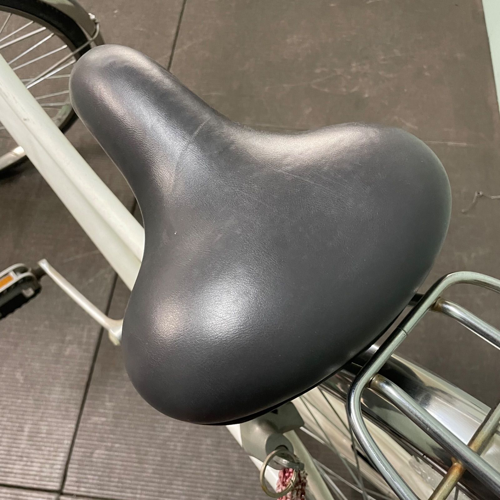 ♭ 自転車 ママチャリ 白 ホワイト 鍵付き 222-c - メルカリ