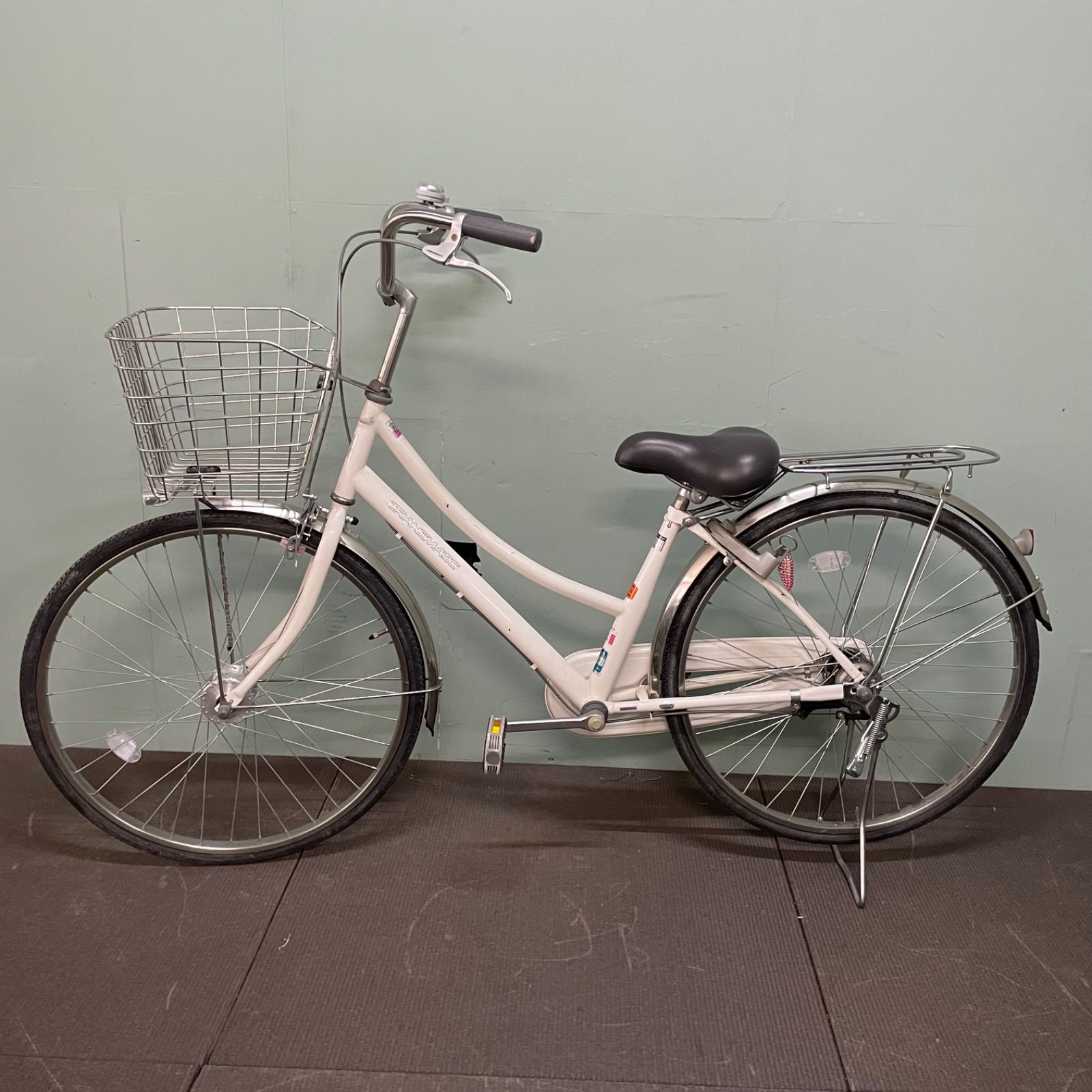 ♭ 自転車 ママチャリ 白 ホワイト 鍵付き 222-c - メルカリ ♭ 自転車 ママチャリ 白 ホワイト 鍵付き 222-c - メルカリ