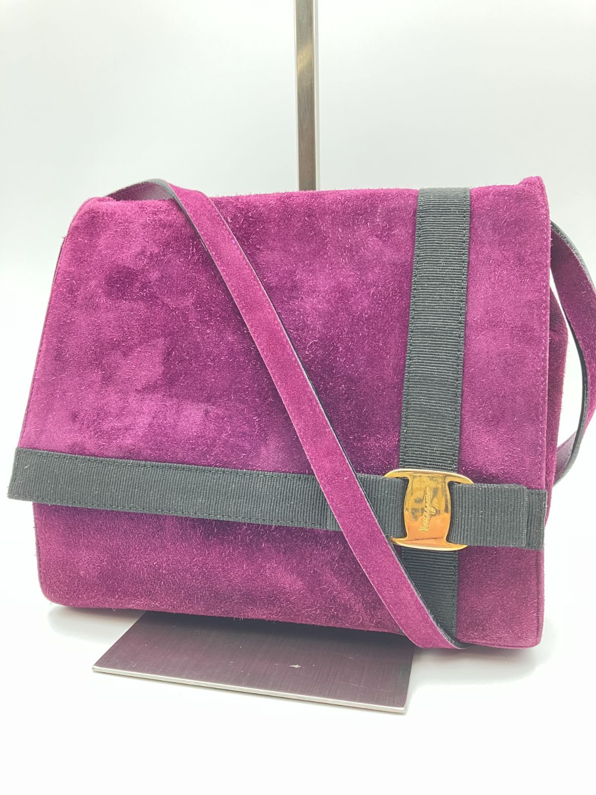 希少　Salvatore Ferragamo　フェラガモ　ショルダーバッグ　スエード　ヴァラリボン　692