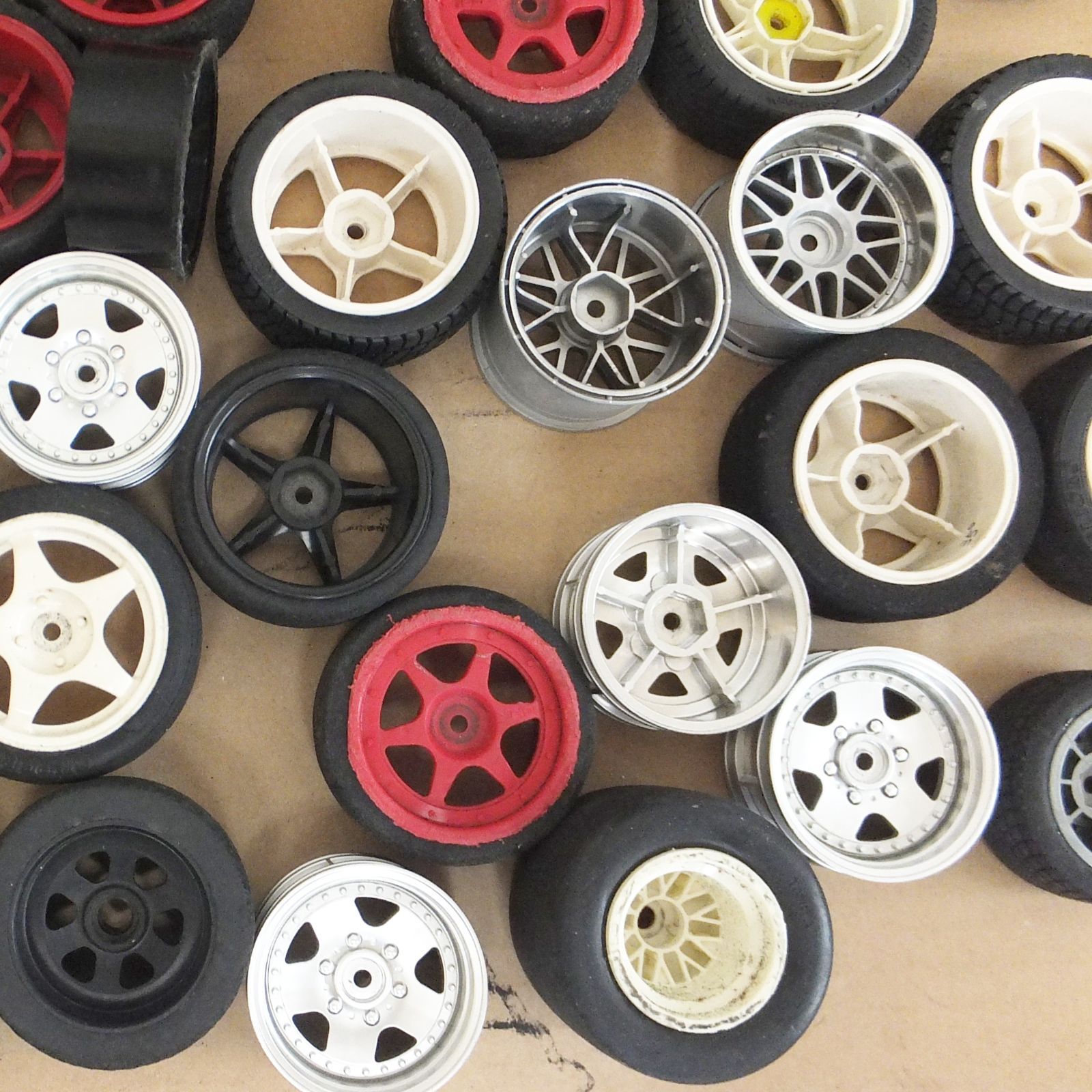 R882【現状特価】ラジコンカー用 スペアタイヤ ホイール まとめ売り