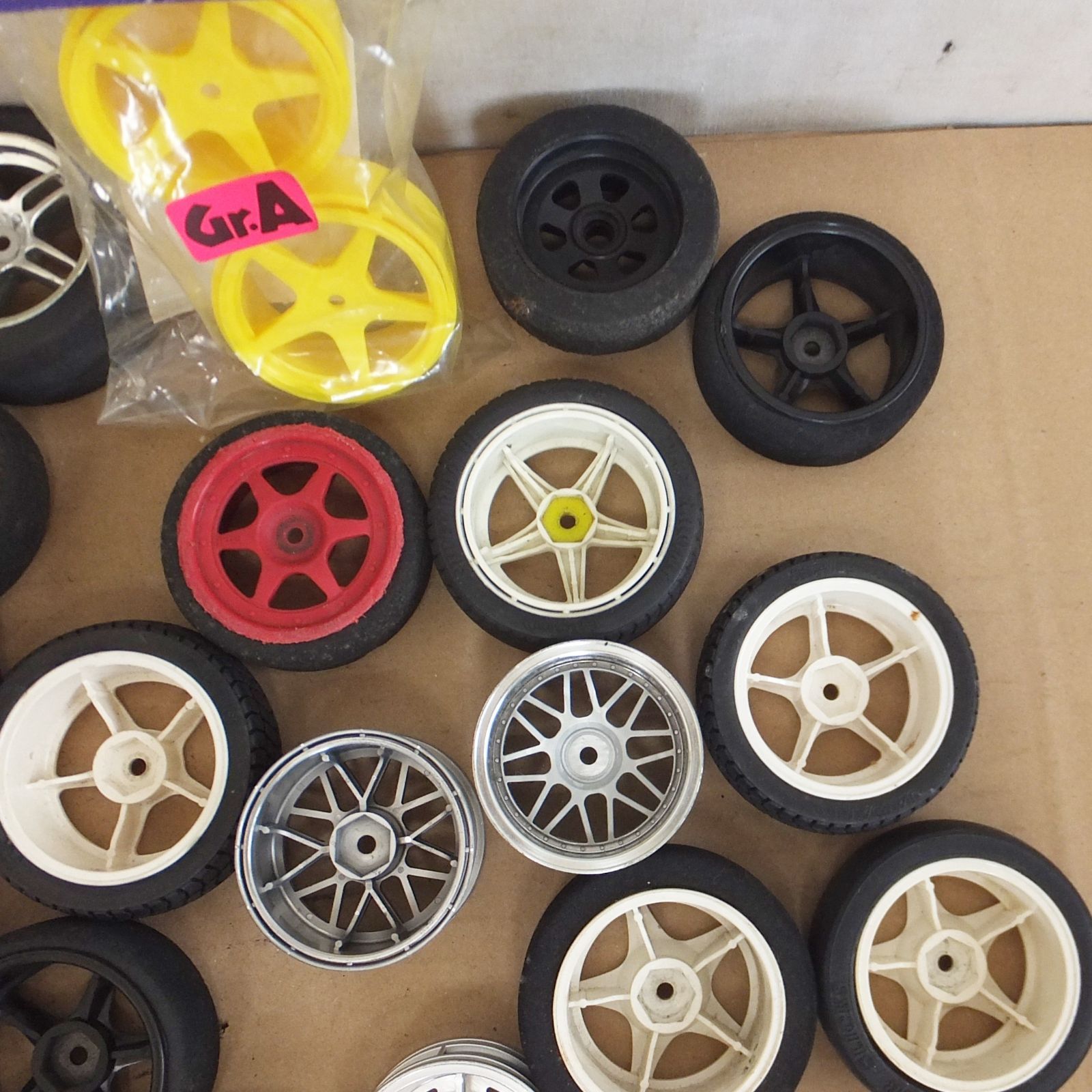 R882【現状特価】ラジコンカー用 スペアタイヤ ホイール まとめ売り