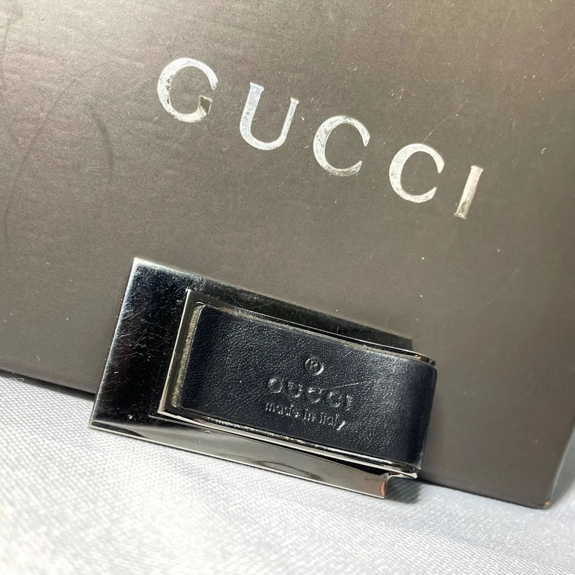 GUCCI グッチ ブランドロゴ文字 ブラックレザー装飾 クロームシルバー