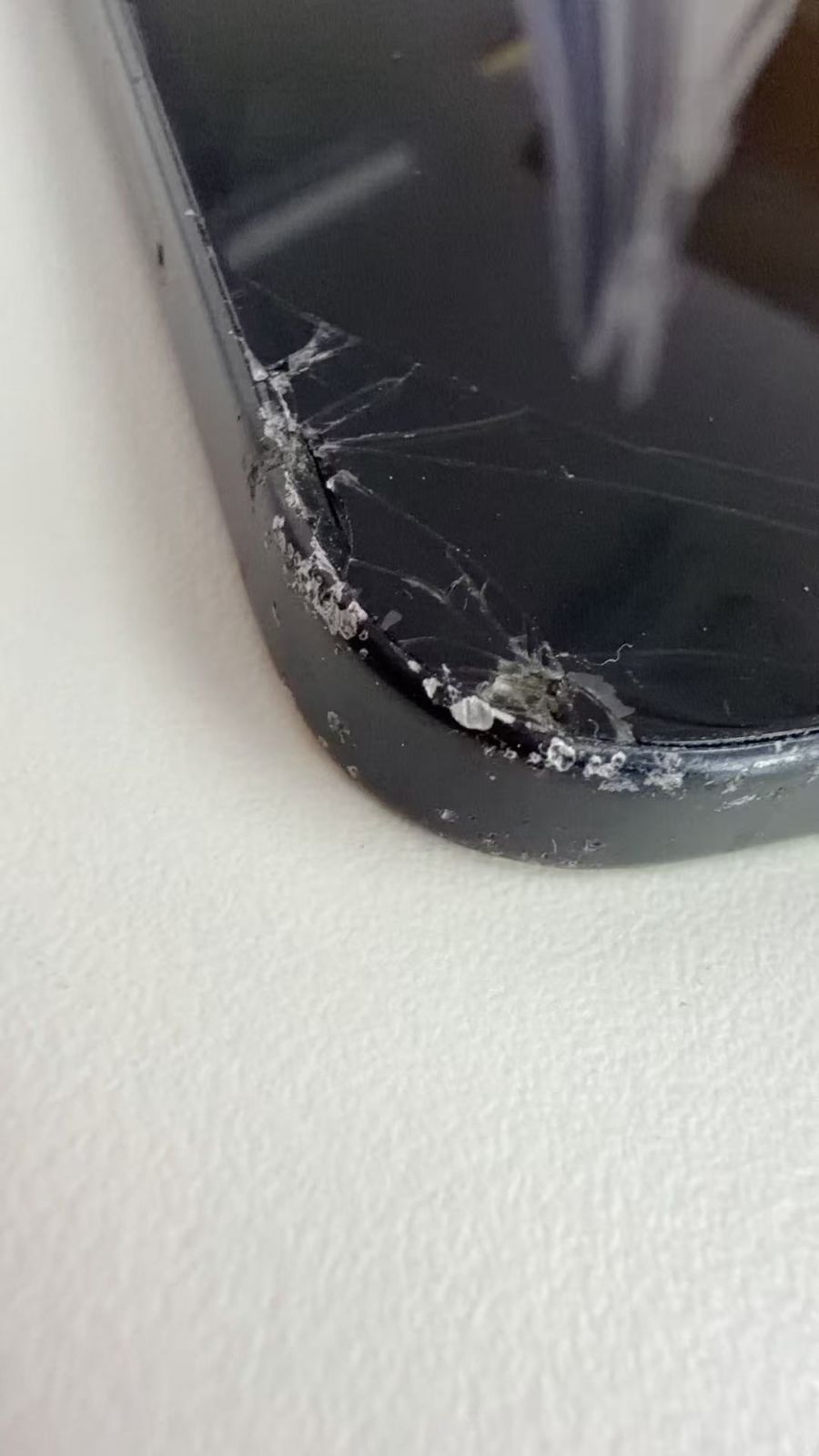 ジャンク iphone 16 pro 128GB 起動 部品取り前提 商品の説明