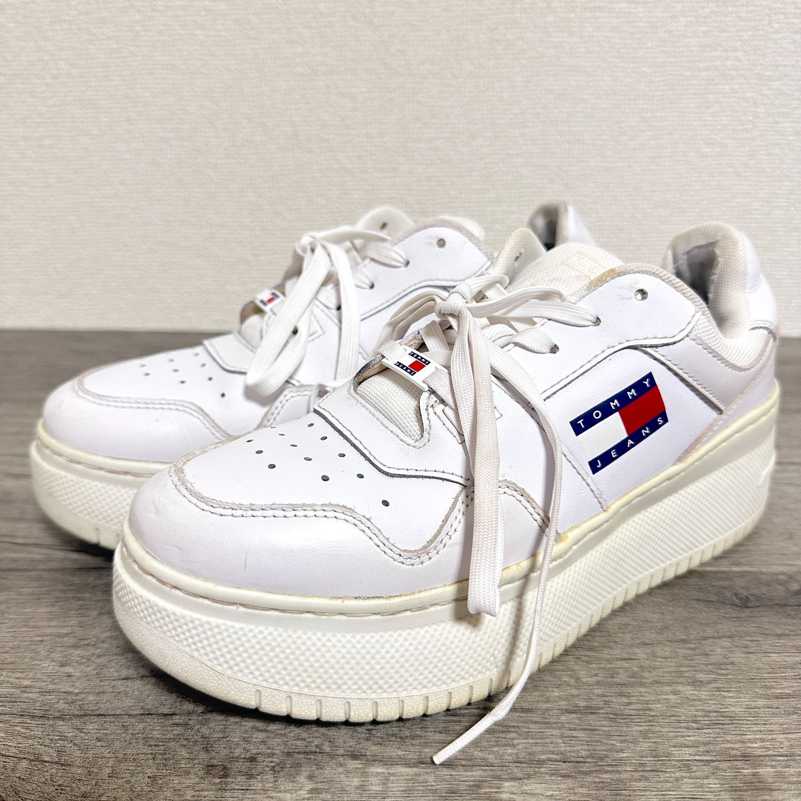 TOMMY JEANS レトロバスケットプラットフォームスニーカー 厚底 