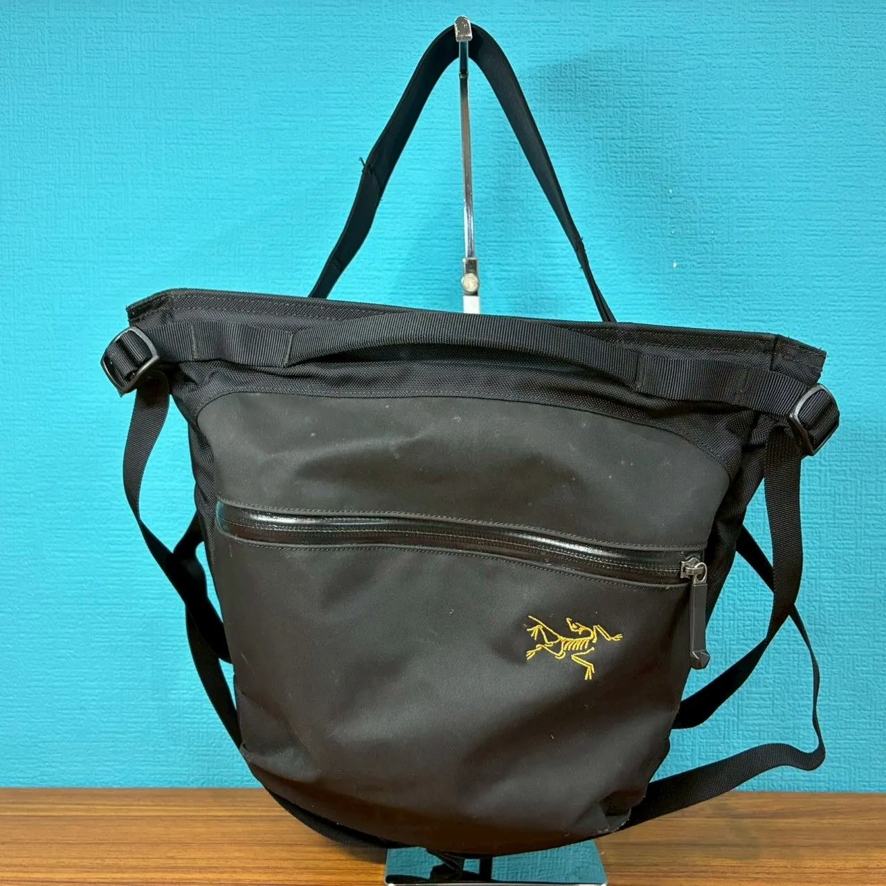 2026年最新】ARC'TERYX カラー：ブラック系 メッセンジャーバッグの