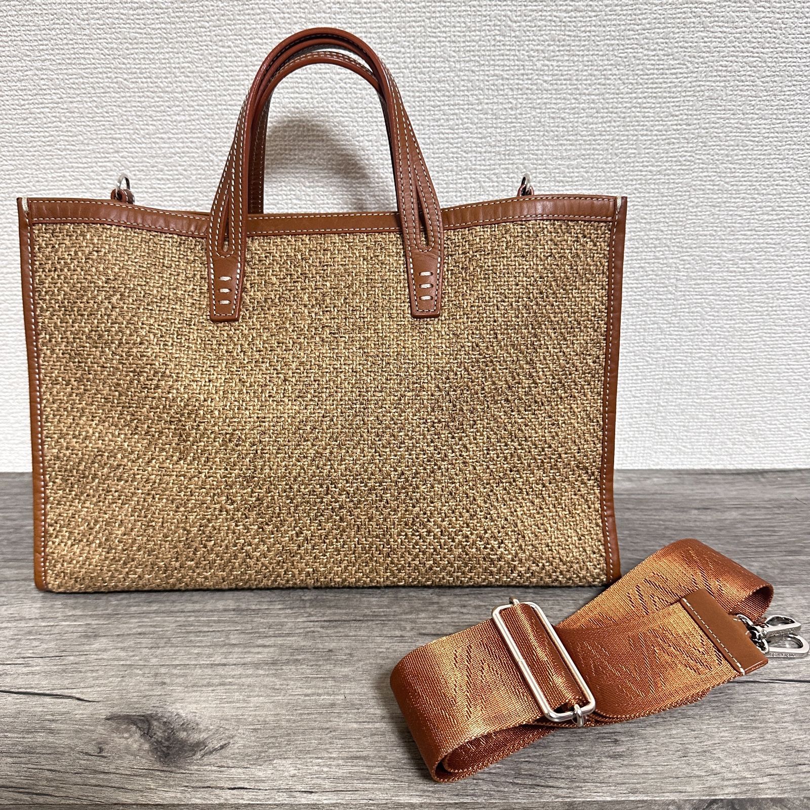 美品 A VACATION BREAD M トートバッグ ショルダーストラップ付き A4可 