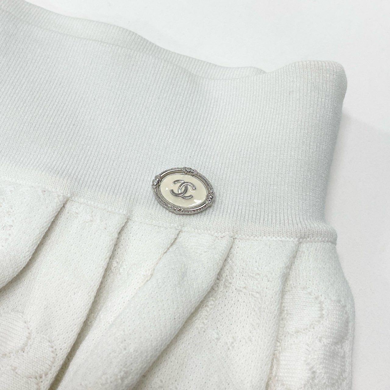 CHANEL シャネル カメリア　ココマーク スカートP45288 42b27 CHANEL シャネル P45288 ココマーク付き ジャガード カメリア