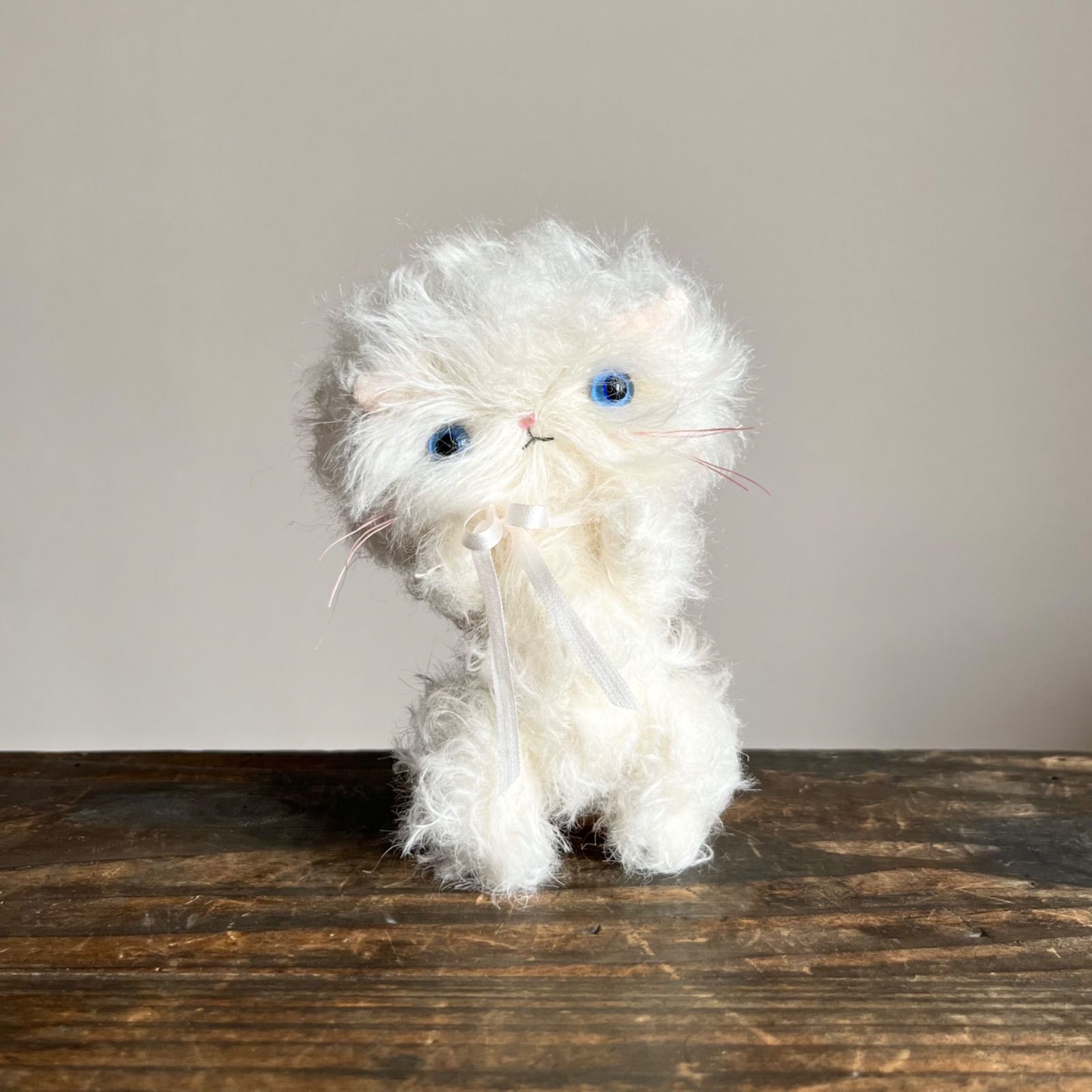 おねだり上手な子 ｝ ねこ ぬいぐるみ 作家 テディベア ハンドメイド