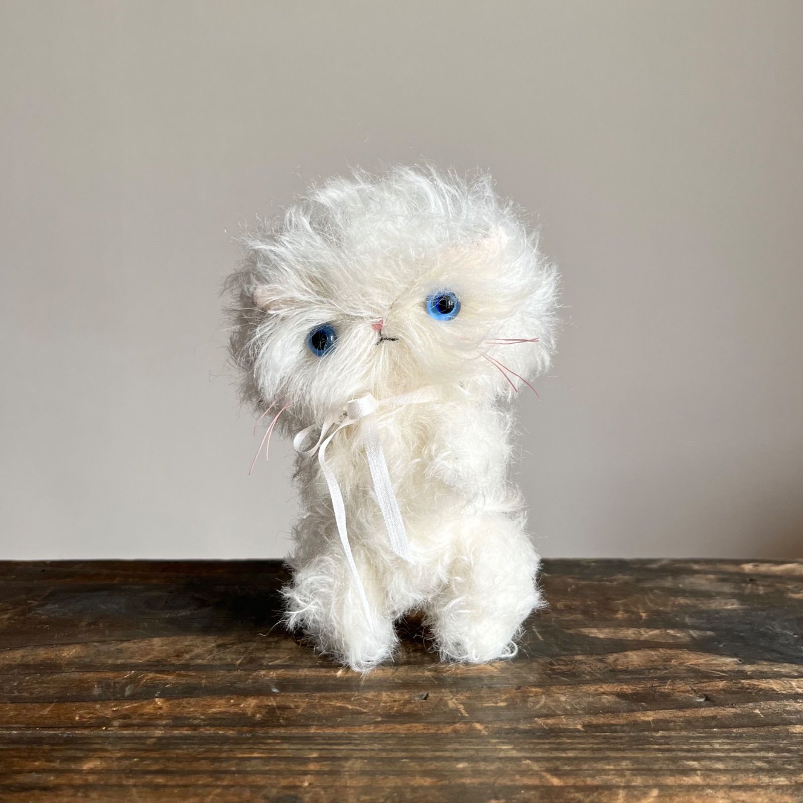 おねだり上手な子 ｝ ねこ ぬいぐるみ 作家 テディベア ハンドメイド