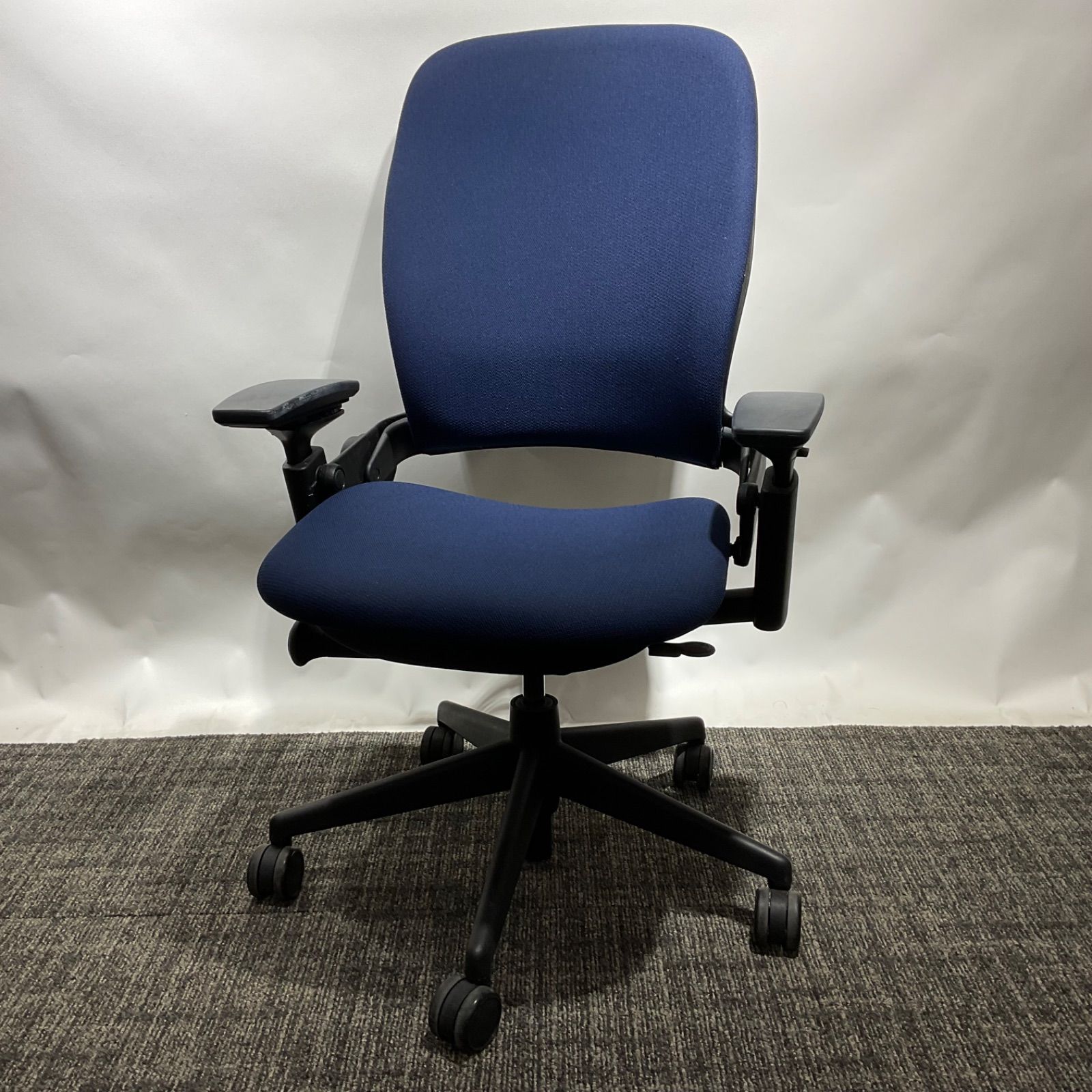 Steelcase・スチールケース】Leap V2(リープV2)【動作良好!!・清掃済み 
