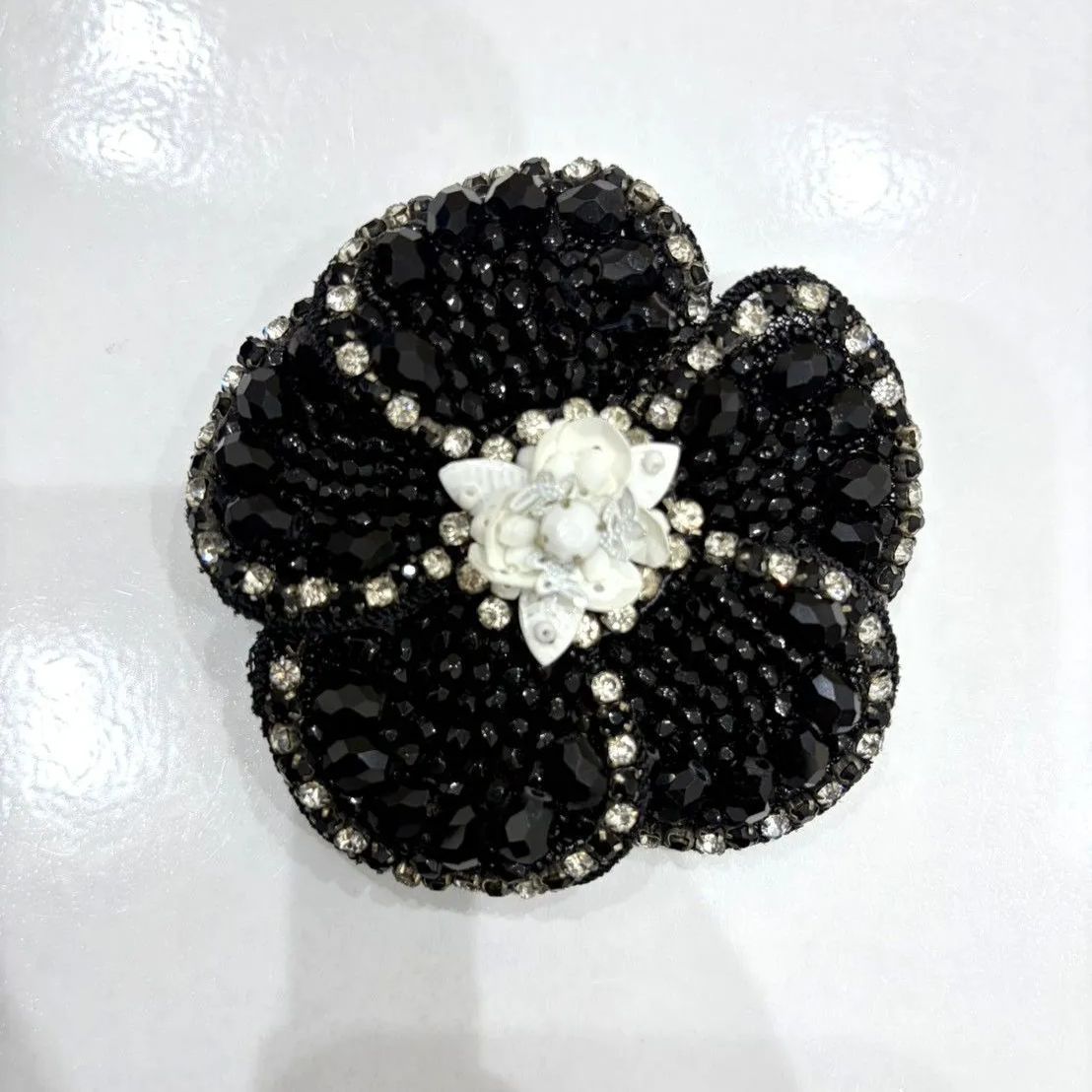 ヴァンドームブティック フラワーコサージュ - メルカリ