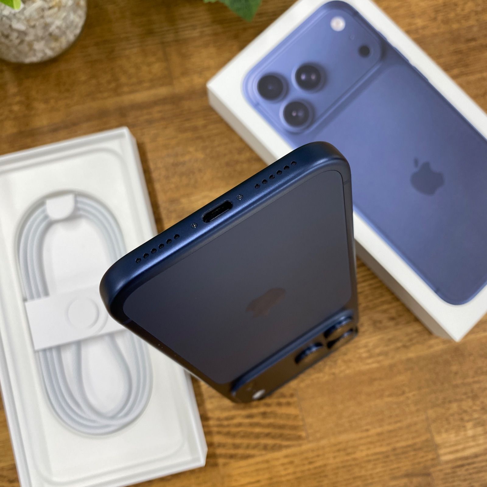 新品同様 iPhone 17ProMax 256GB ディープブルー 国内版 SIMフリー