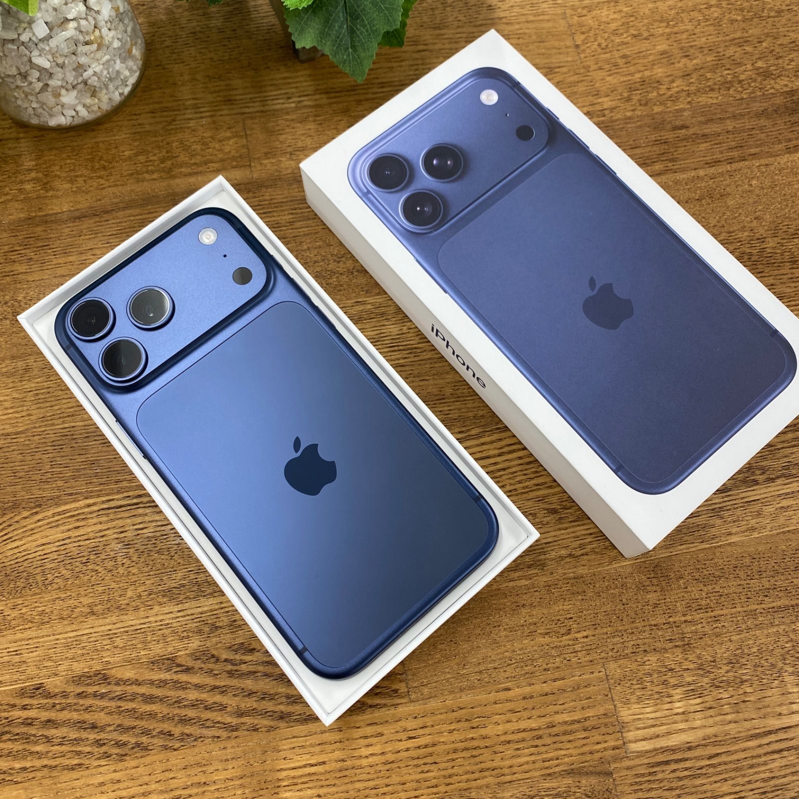 新品同様 iPhone 17ProMax 256GB ディープブルー 国内版 SIMフリー