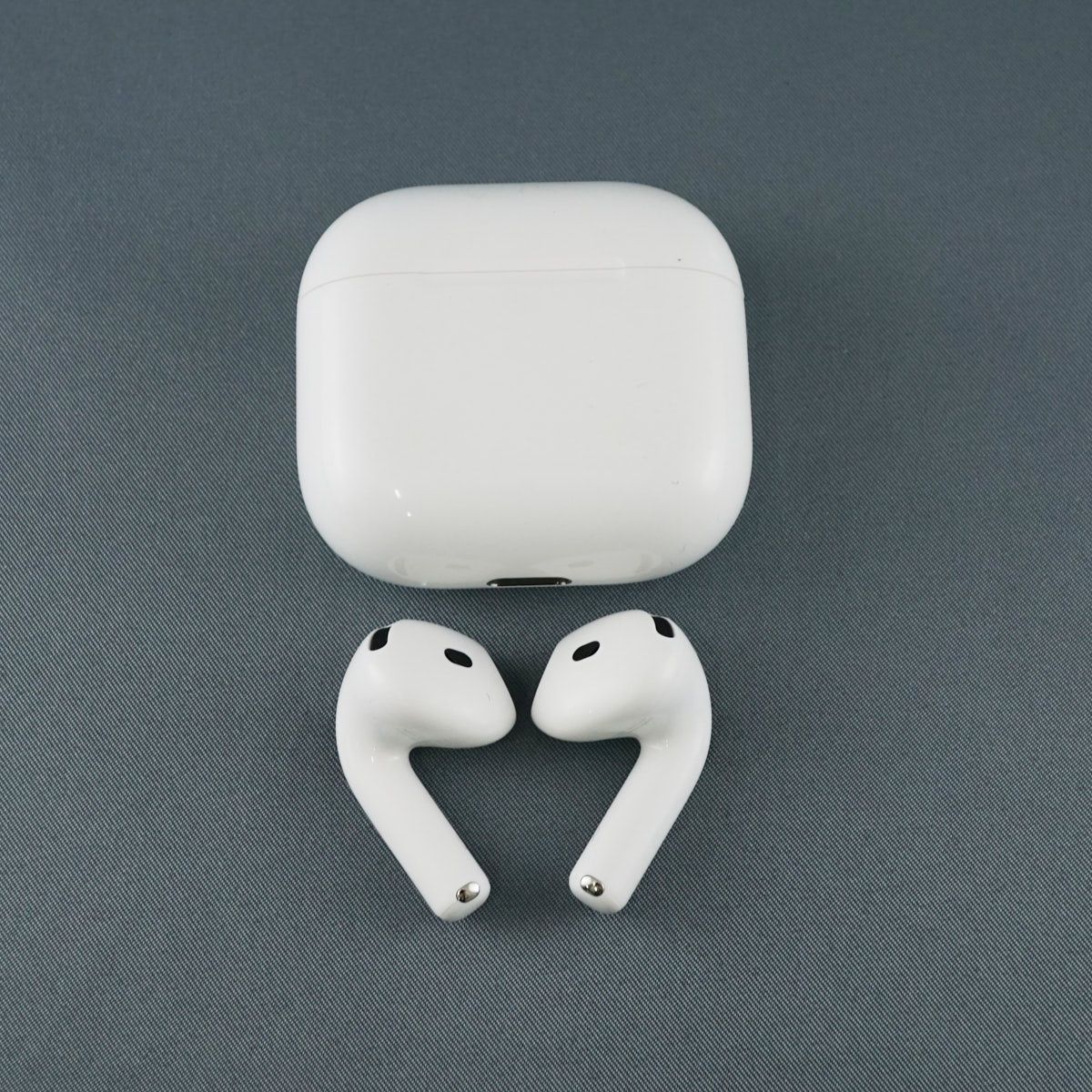 Apple AirPods 4 USED美品 ノイズキャンセリングなし 第四世代