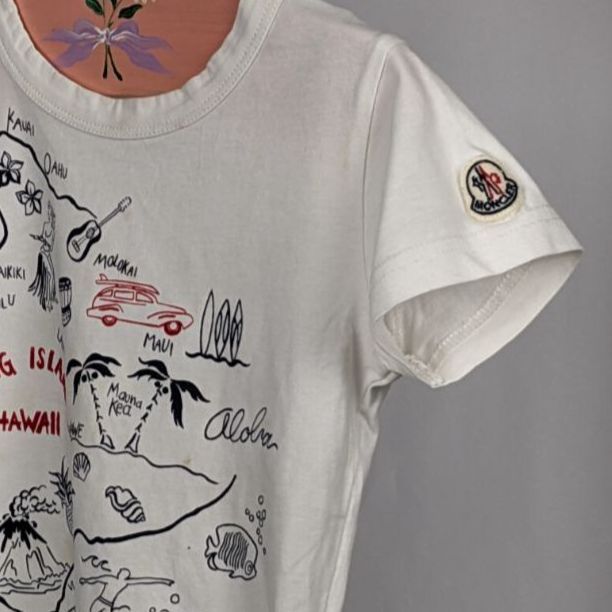 MONCLER Tシャツ　キッズ　　白　ハワイ島デザインプリント MONCLER Tシャツ キッズ 白 ハワイ島デザインプリントの通販はau PAY